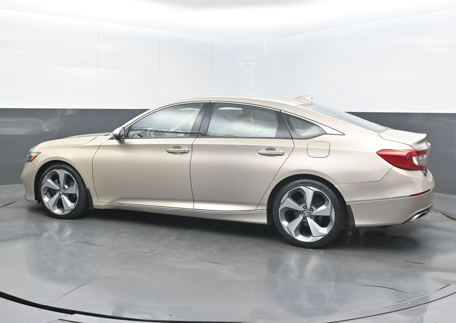2019 Honda Accord Sedan Touring 2.0T
