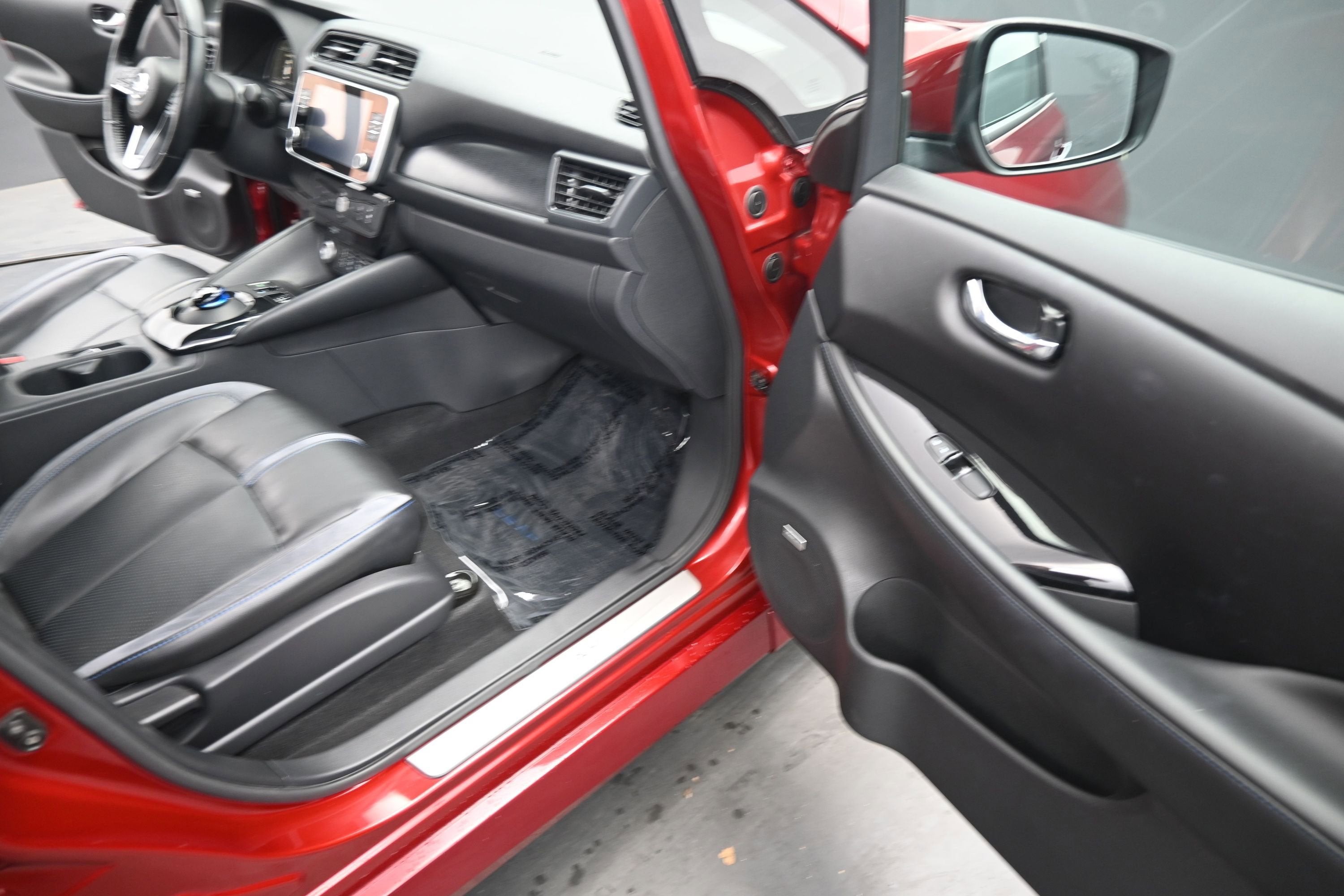 2022 Nissan LEAF SL PLUS