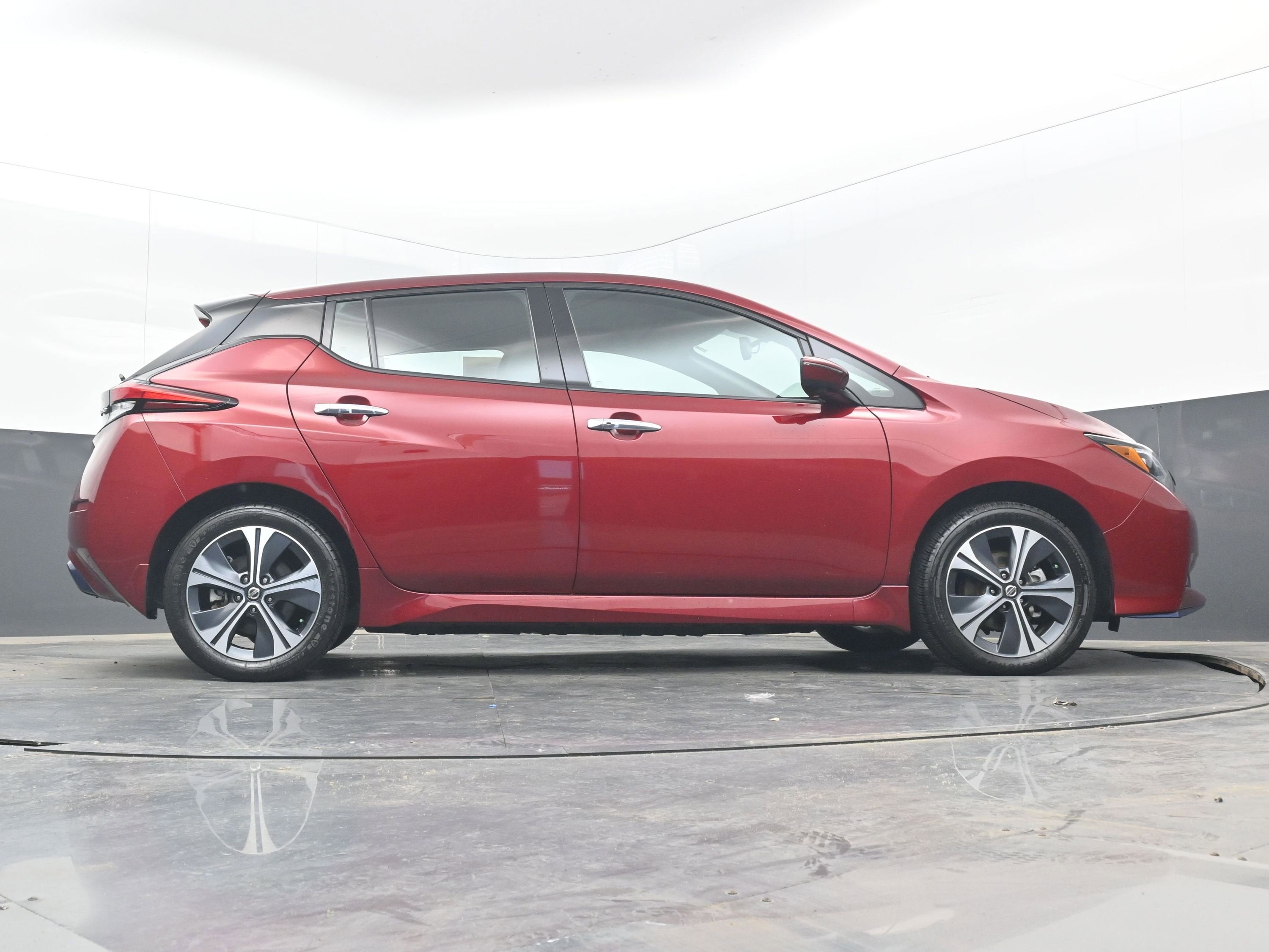 2022 Nissan LEAF SL PLUS