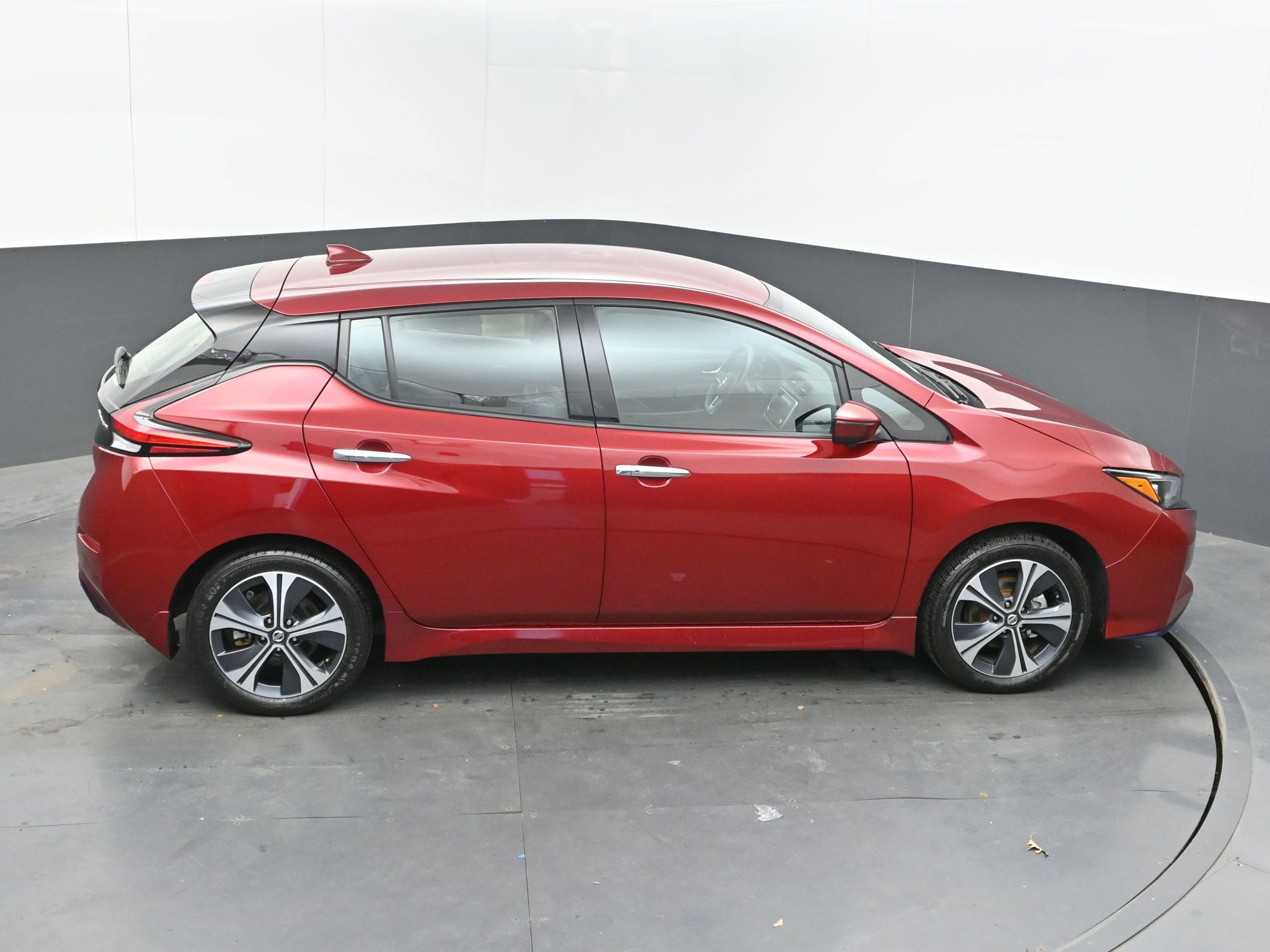 2022 Nissan LEAF SL PLUS