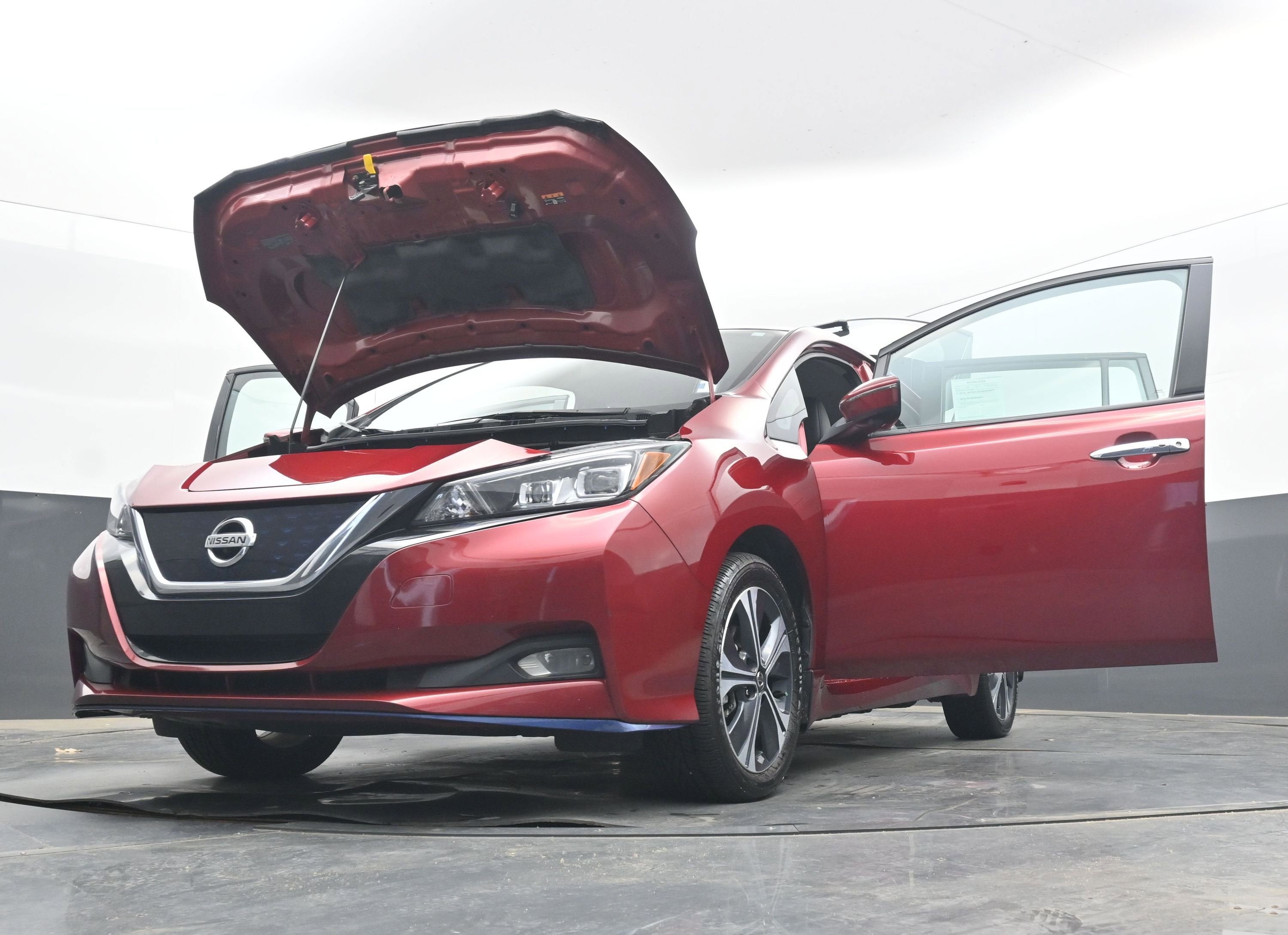 2022 Nissan LEAF SL PLUS