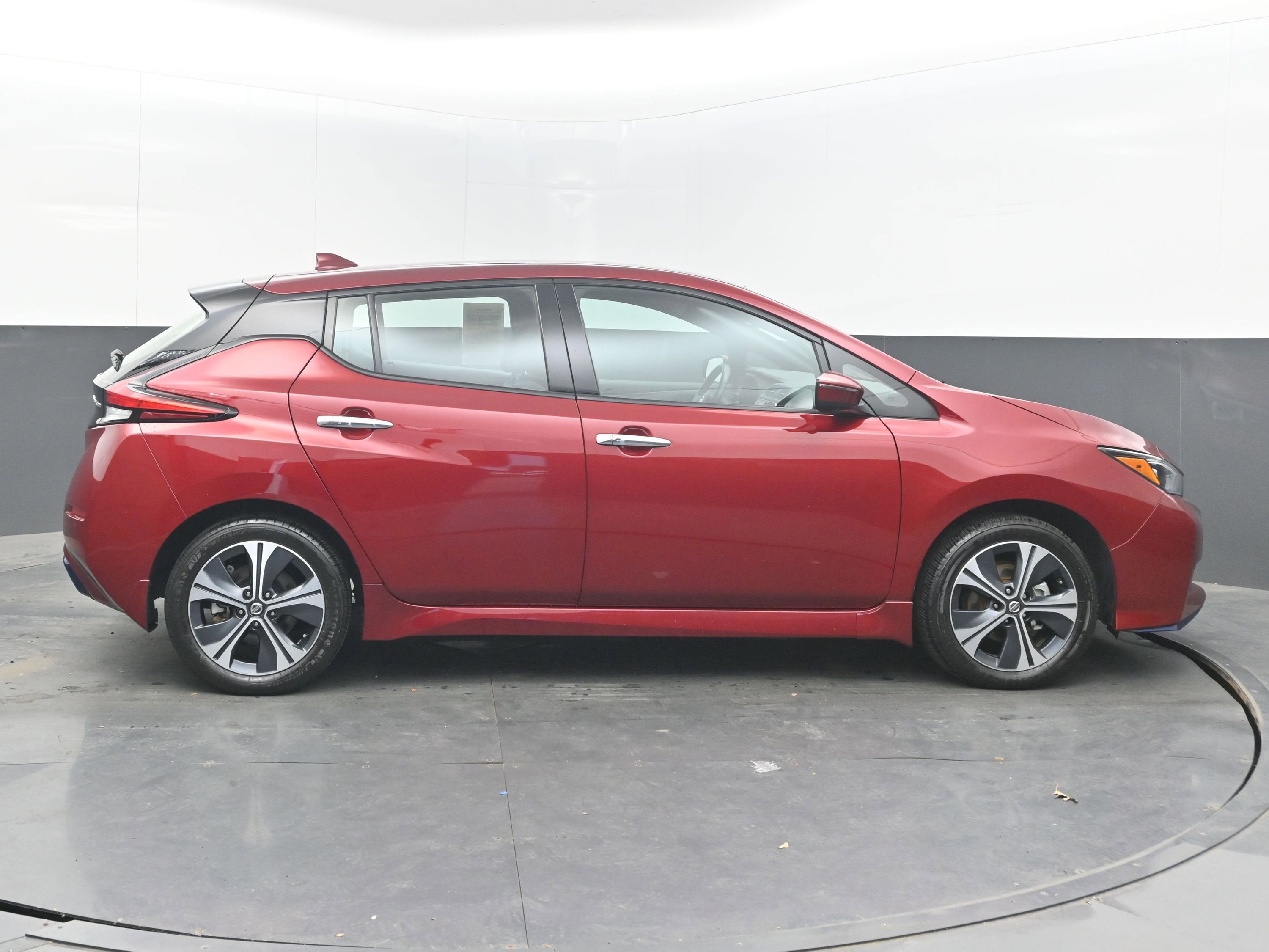 2022 Nissan LEAF SL PLUS