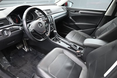 2017 Volkswagen Passat R-Line w/Comfort Pkg