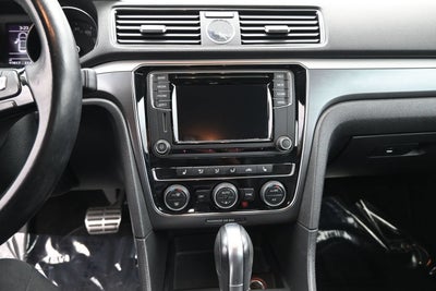 2017 Volkswagen Passat R-Line w/Comfort Pkg