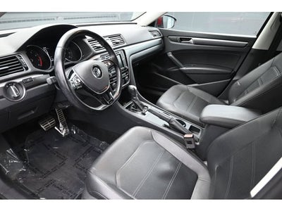 2017 Volkswagen Passat R-Line w/Comfort Pkg