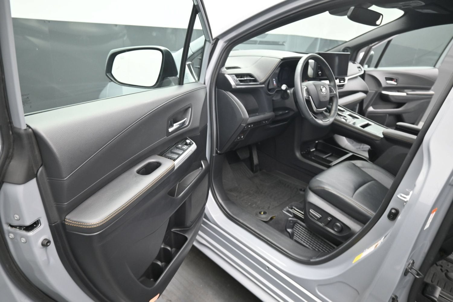 2025 Toyota Sienna Woodland Edition