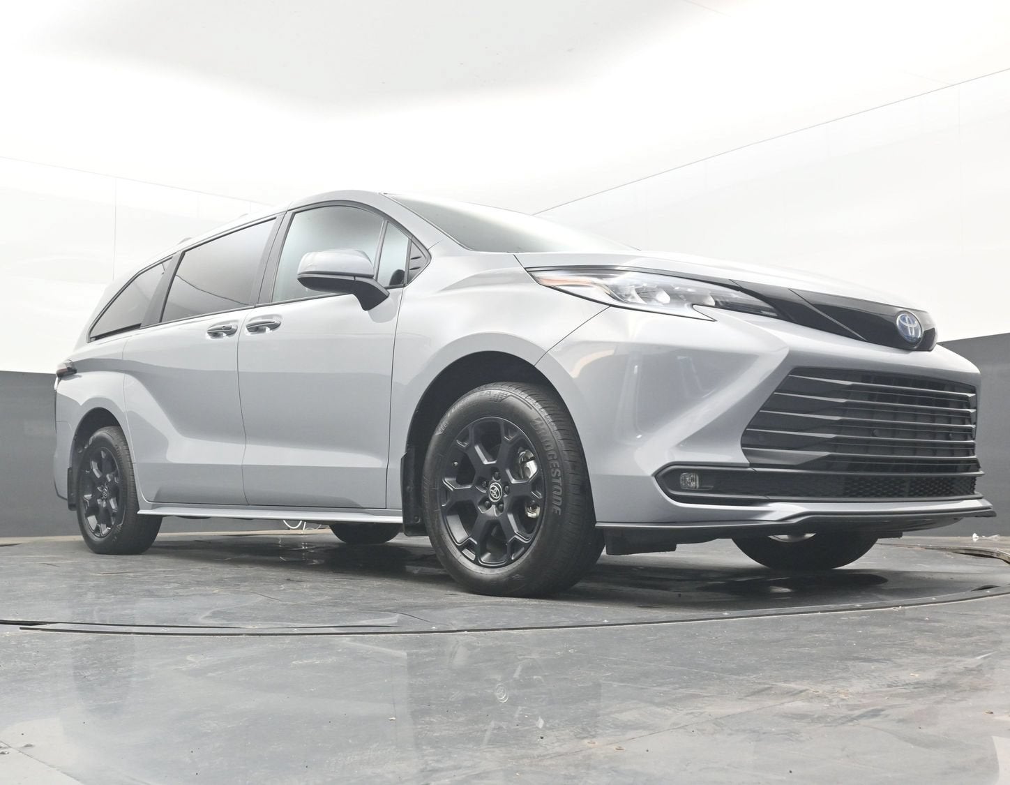 2025 Toyota Sienna Woodland Edition