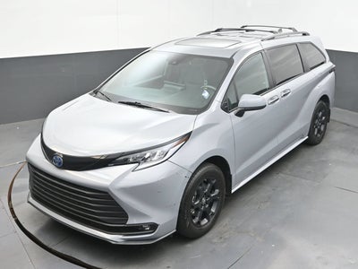 2025 Toyota Sienna Woodland Edition