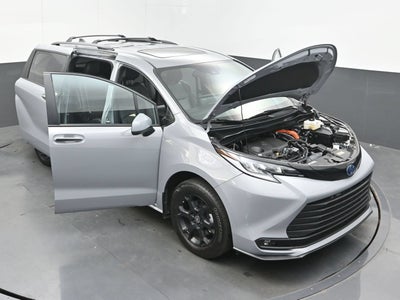 2025 Toyota Sienna Woodland Edition
