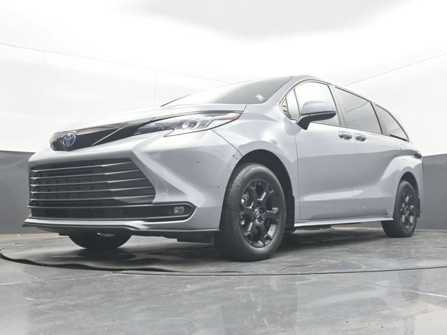 2025 Toyota Sienna Woodland Edition