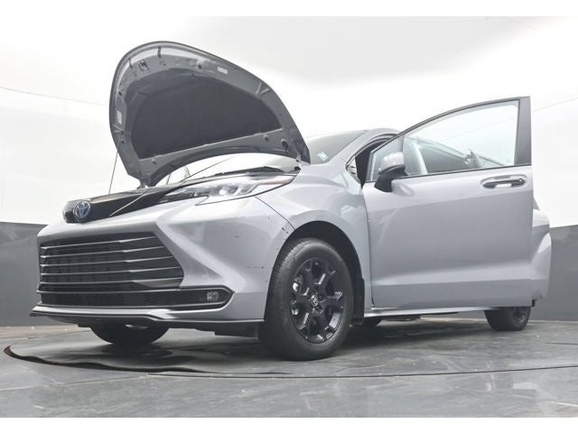 2025 Toyota Sienna Woodland Edition