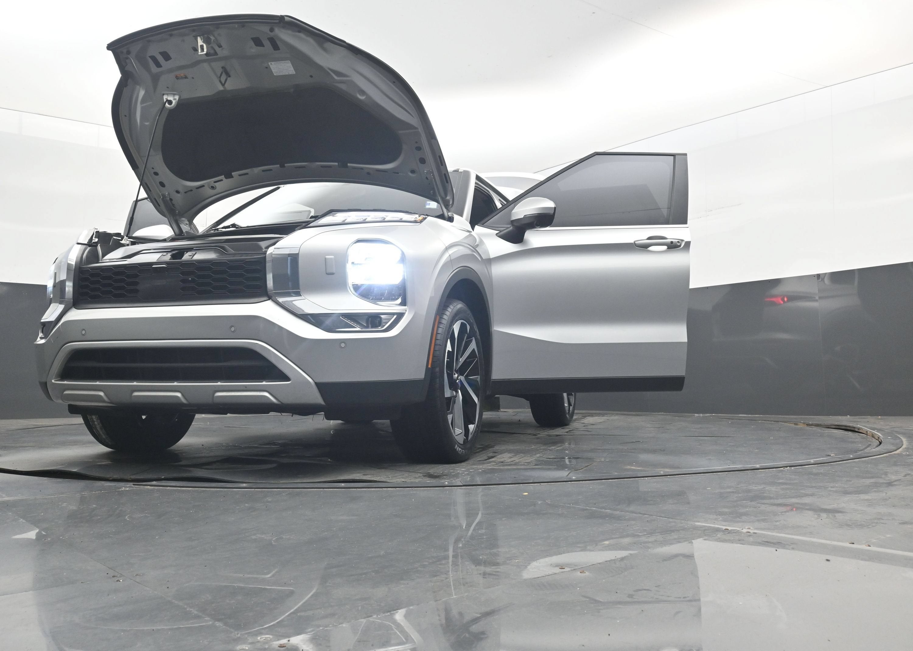 2023 Mitsubishi Outlander SE