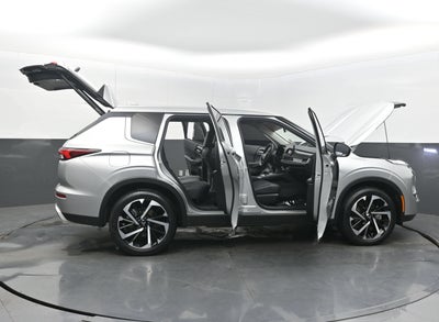 2023 Mitsubishi Outlander SE