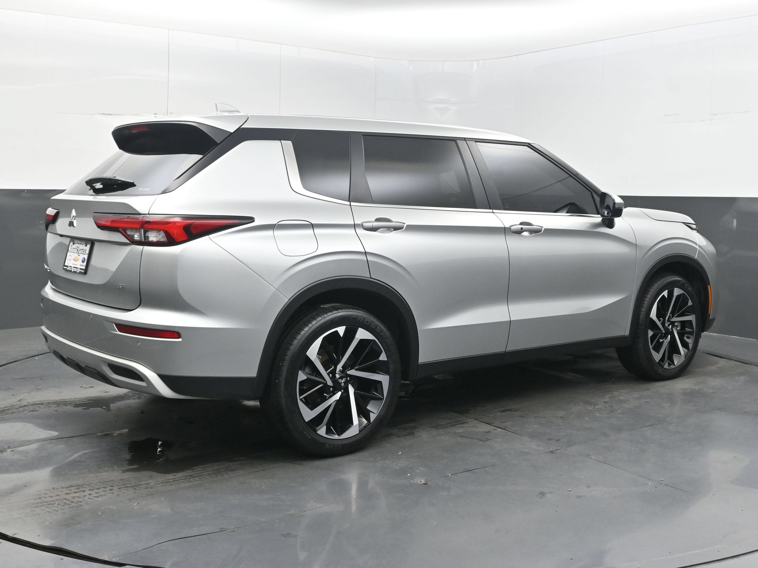 2023 Mitsubishi Outlander SE