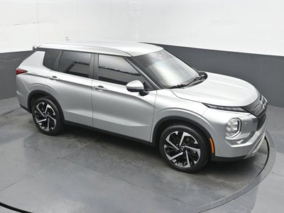 2023 Mitsubishi Outlander SE