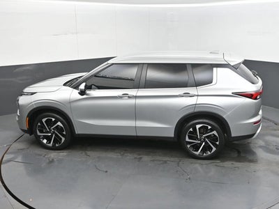 2023 Mitsubishi Outlander SE