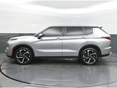 2023 Mitsubishi Outlander SE