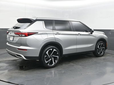 2023 Mitsubishi Outlander SE