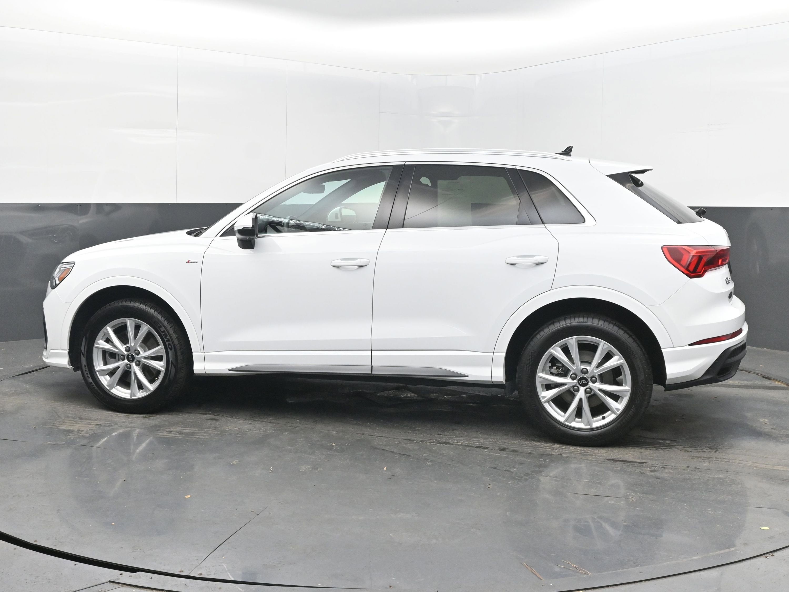 2024 Audi Q3 S line Premium