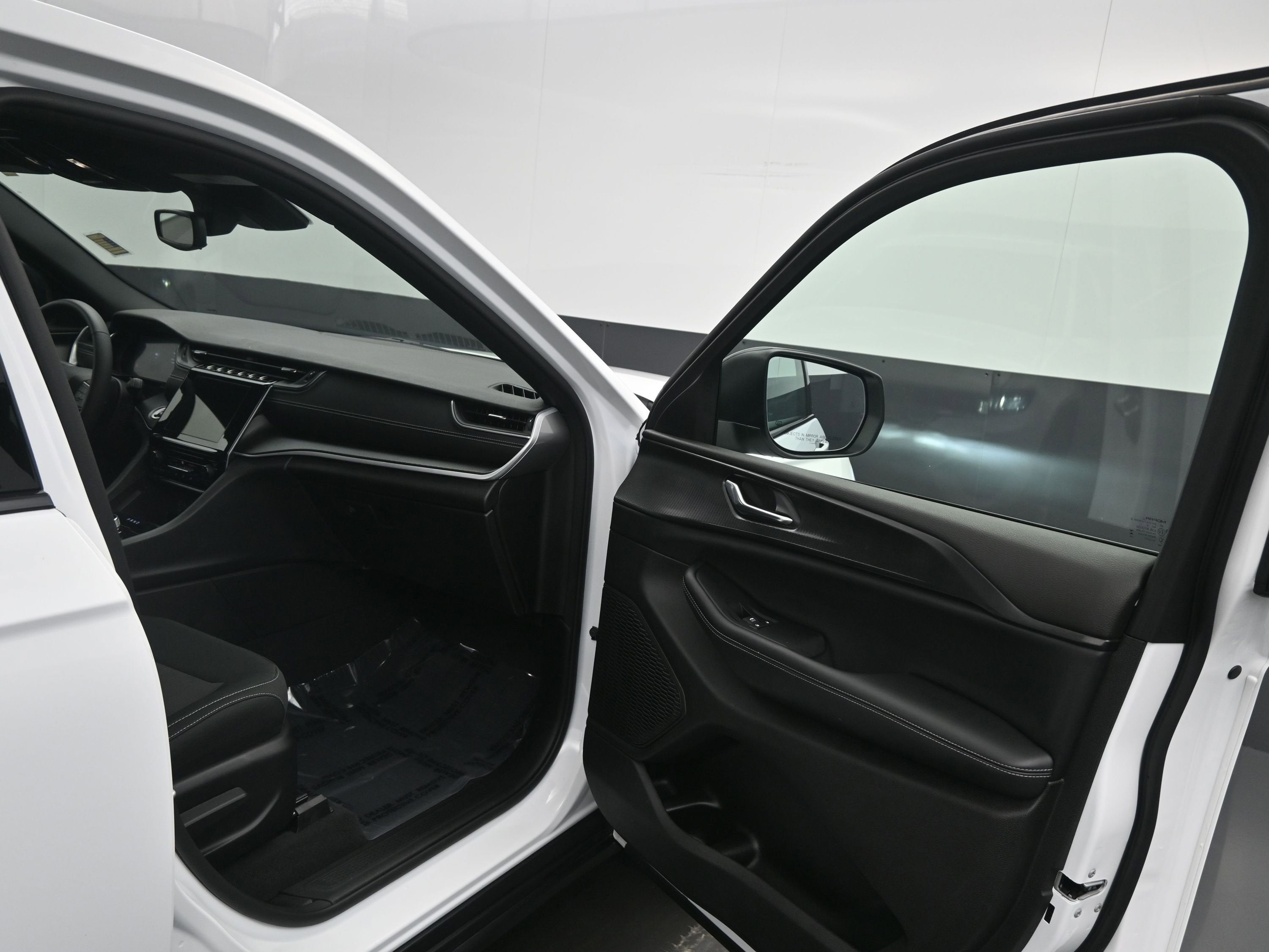 2024 Jeep Grand Cherokee Laredo 4x2