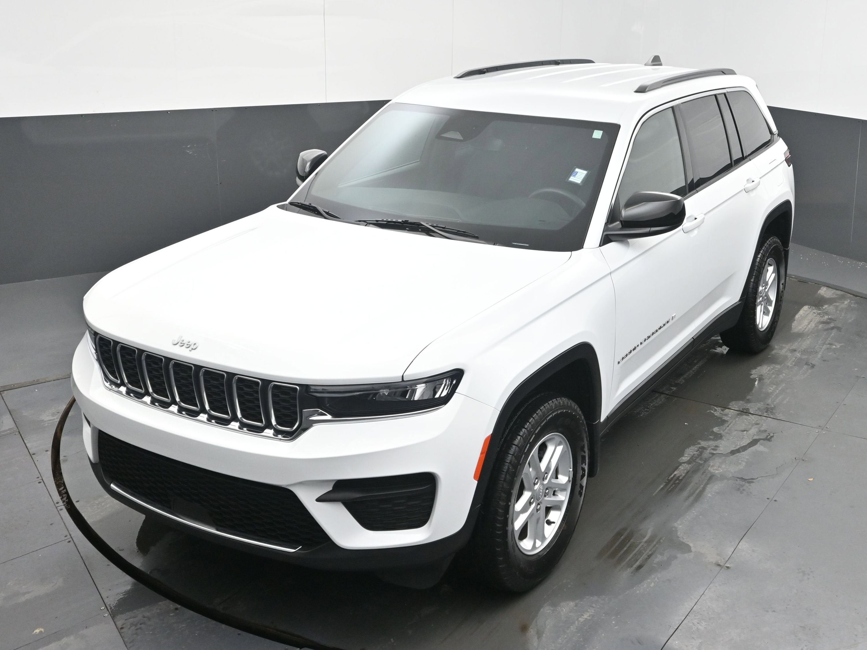 2024 Jeep Grand Cherokee Laredo 4x2