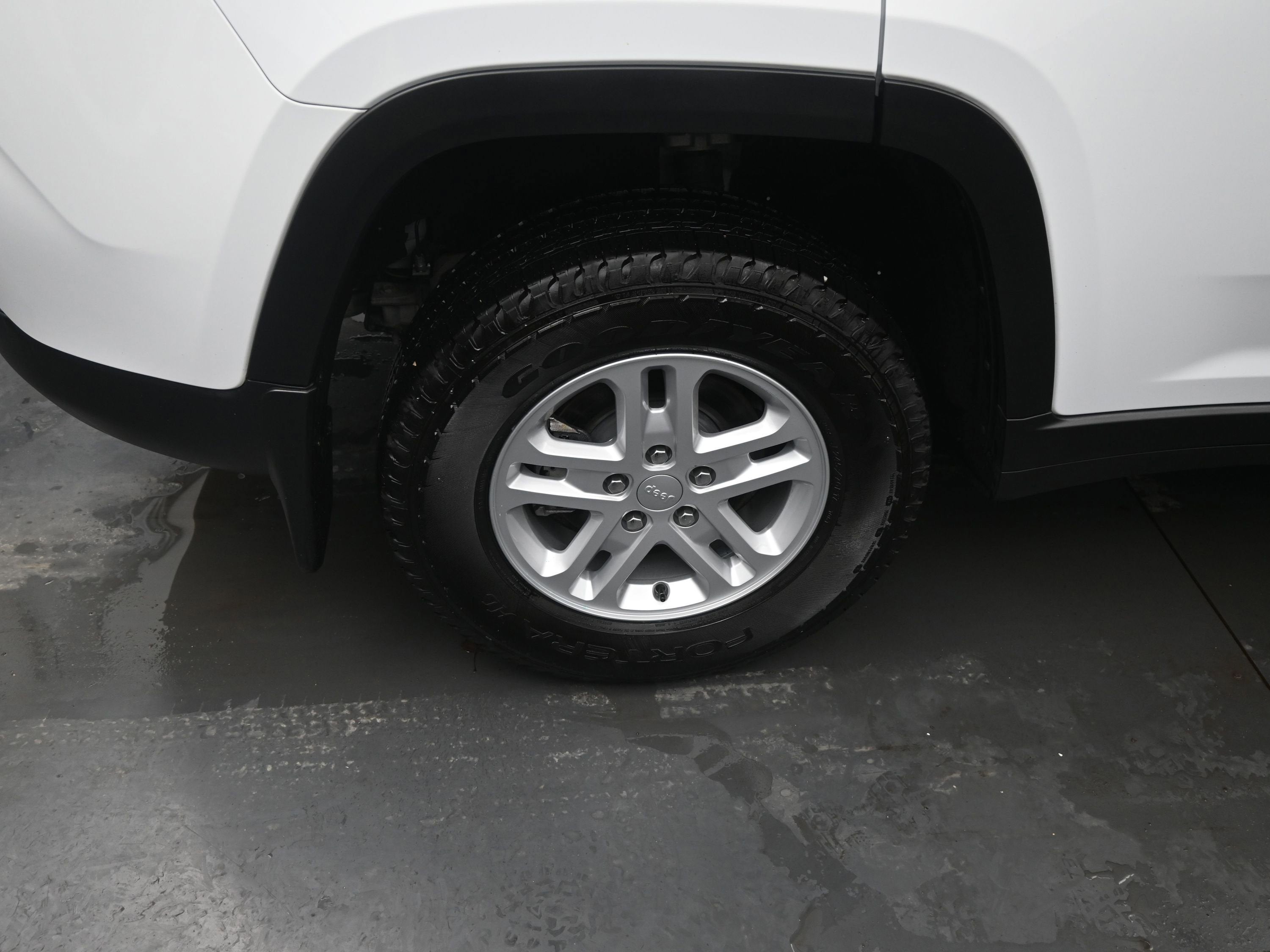 2024 Jeep Grand Cherokee Laredo 4x2