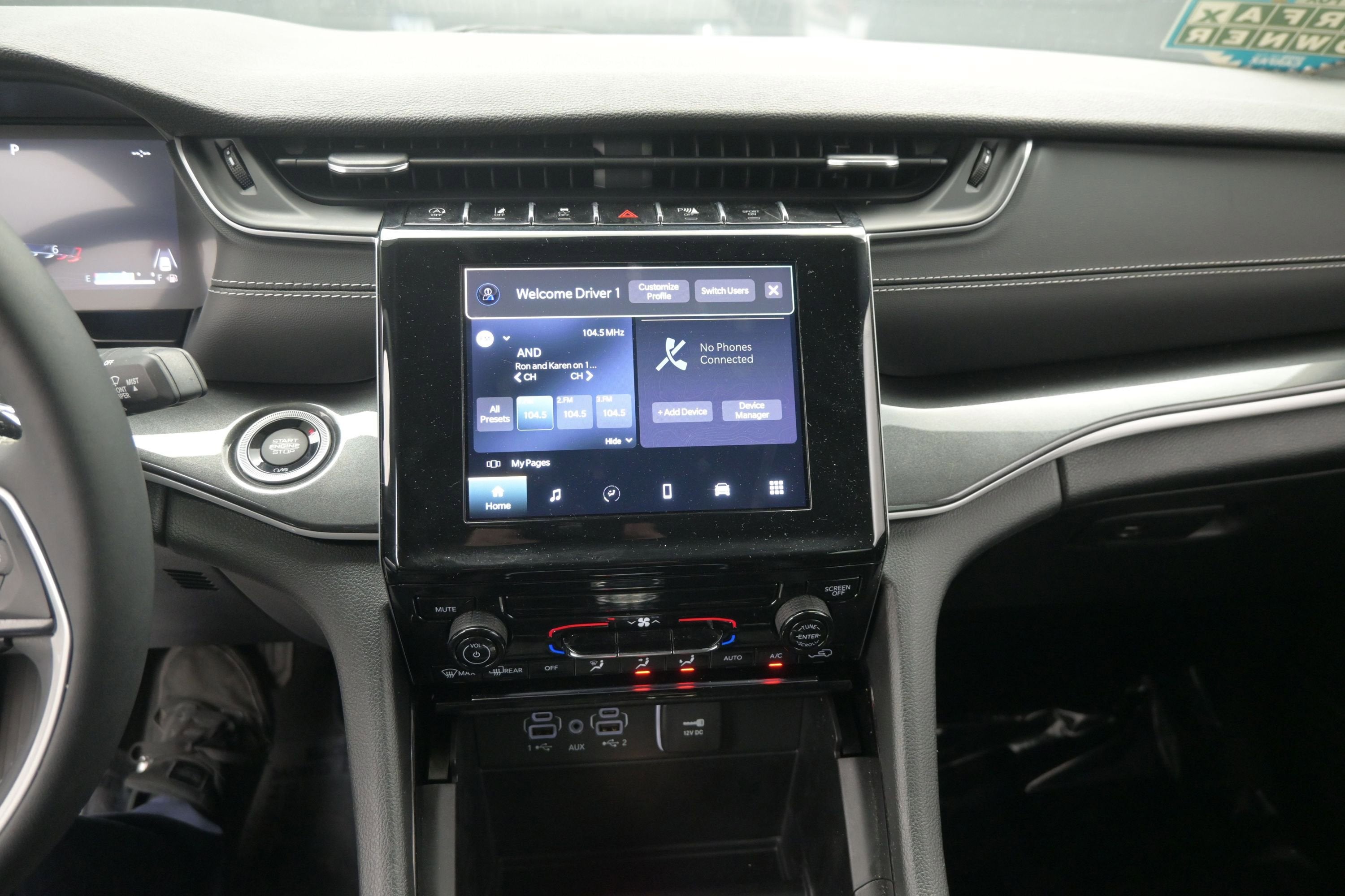 2023 Jeep Grand Cherokee Laredo 4x4