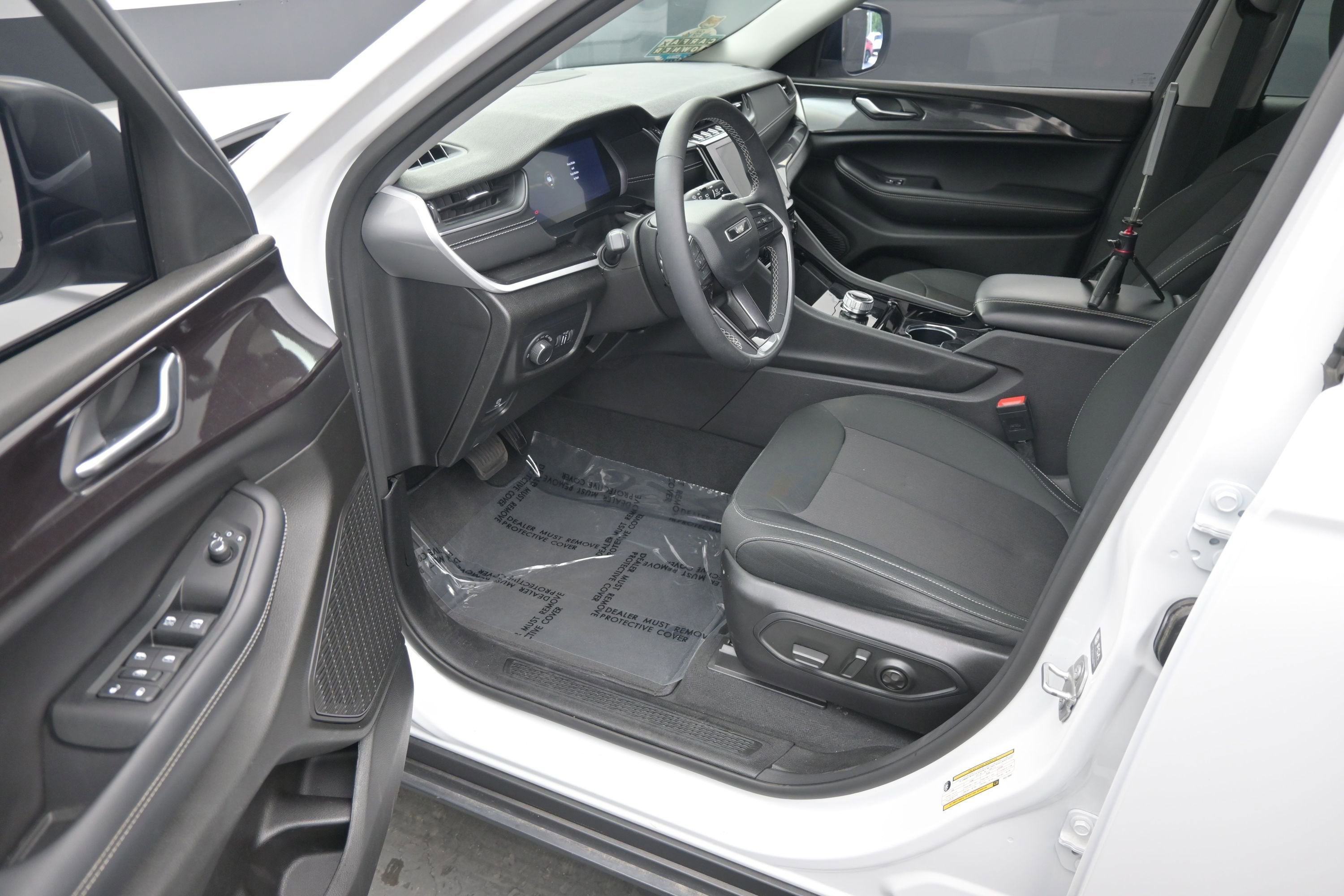 2023 Jeep Grand Cherokee Laredo 4x4
