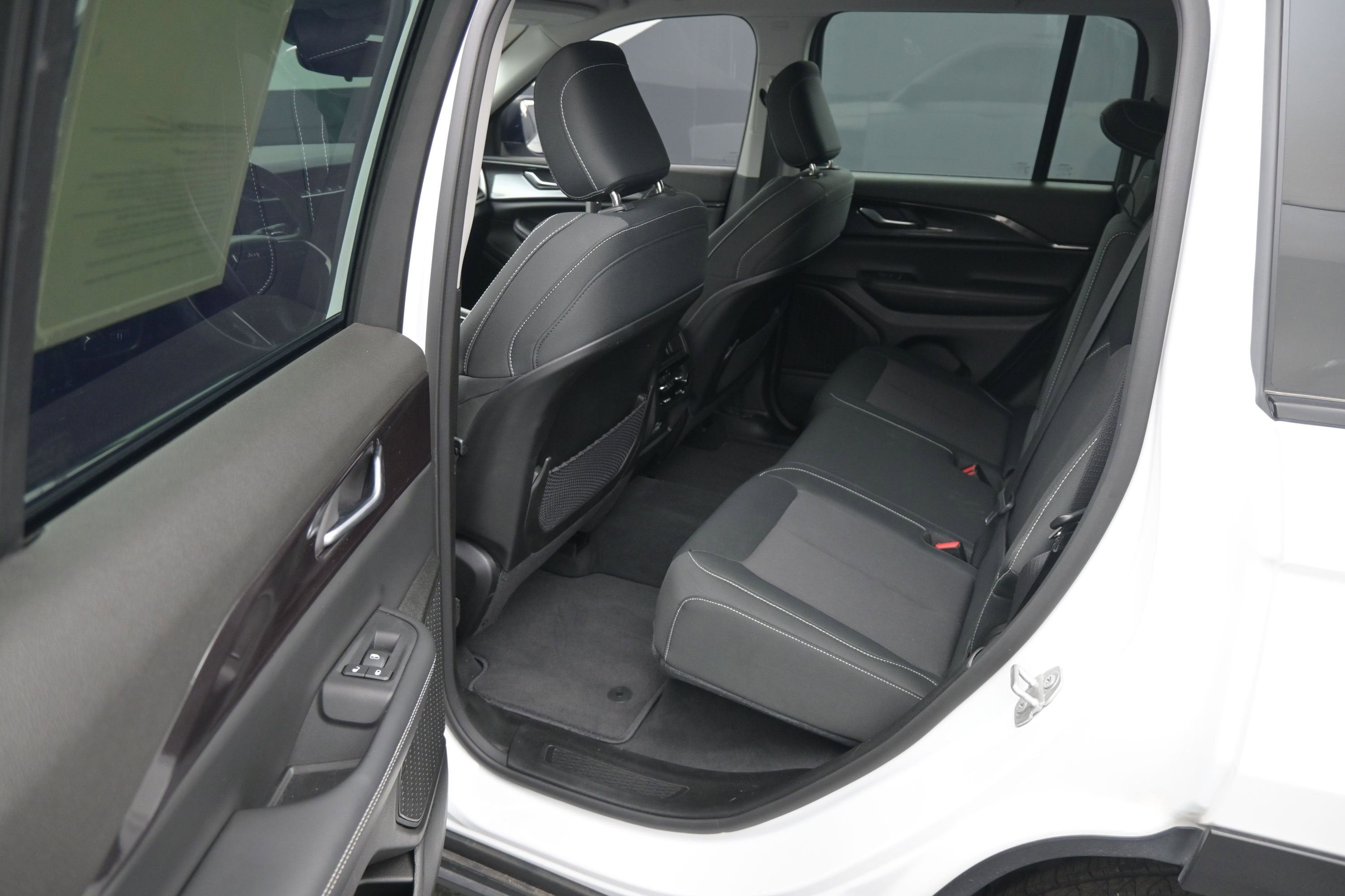 2023 Jeep Grand Cherokee Laredo 4x4