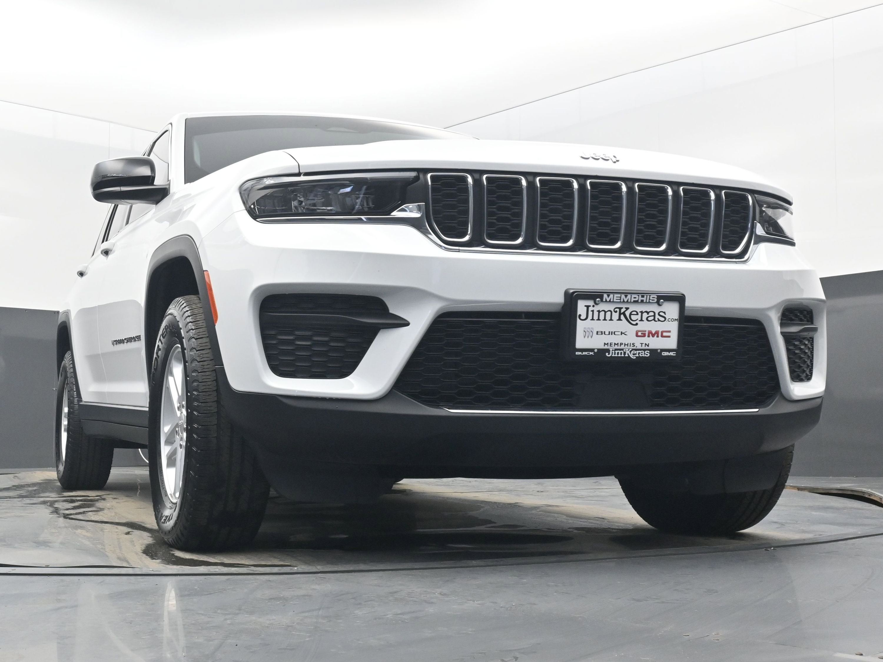2023 Jeep Grand Cherokee Laredo 4x4