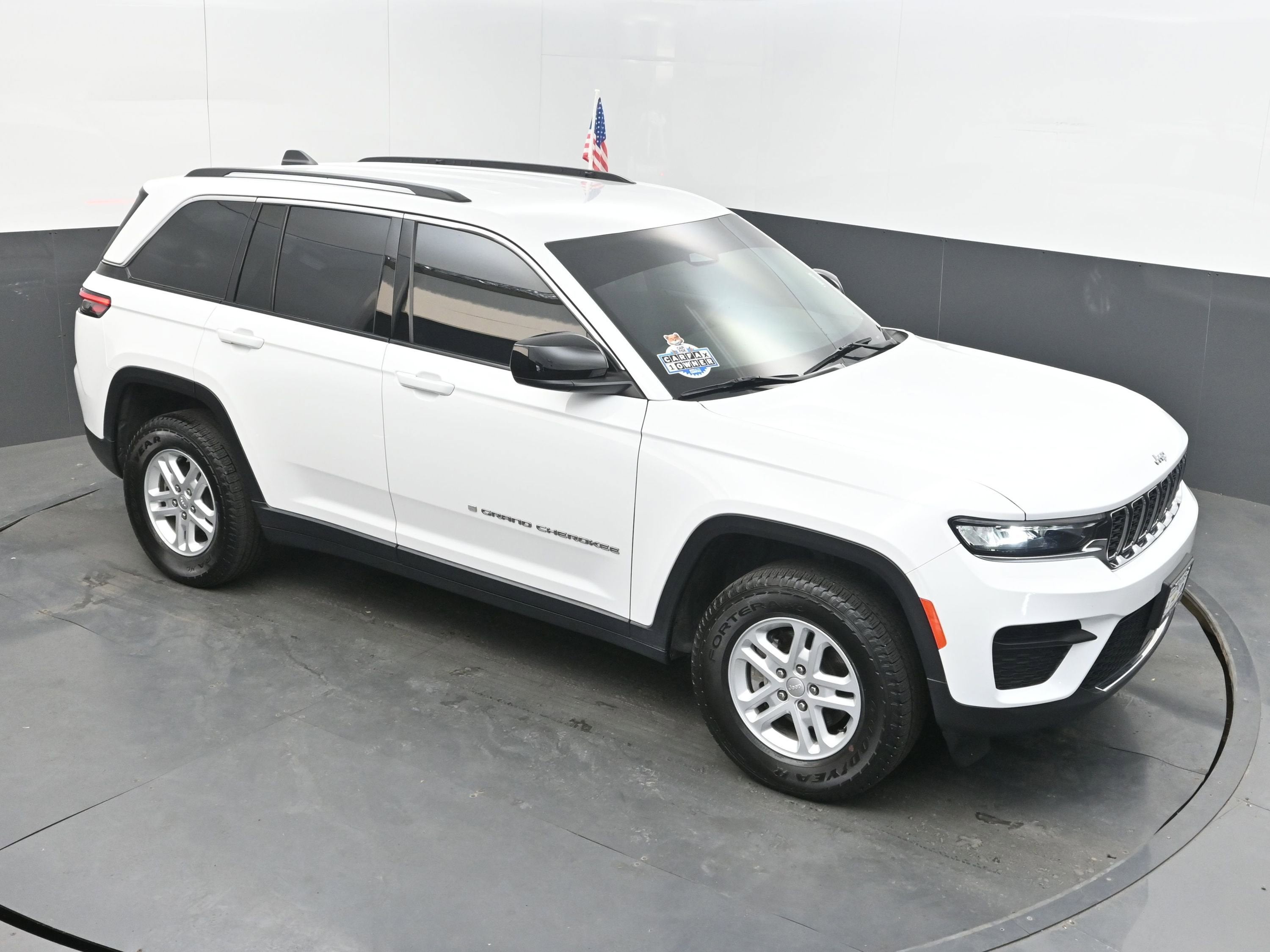 2023 Jeep Grand Cherokee Laredo 4x4
