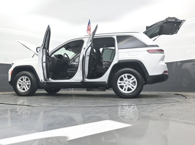 2023 Jeep Grand Cherokee Laredo 4x4