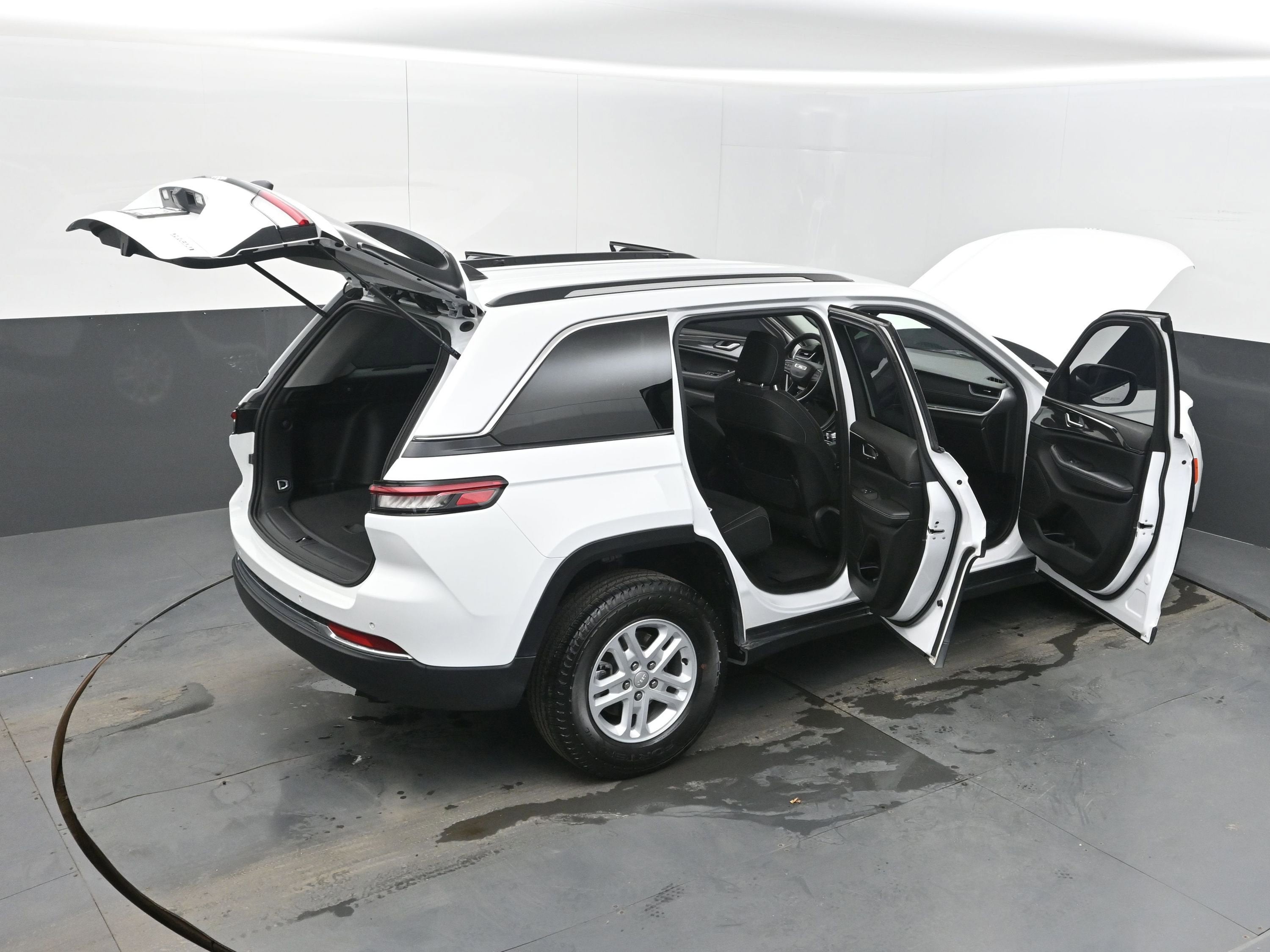 2023 Jeep Grand Cherokee Laredo 4x4