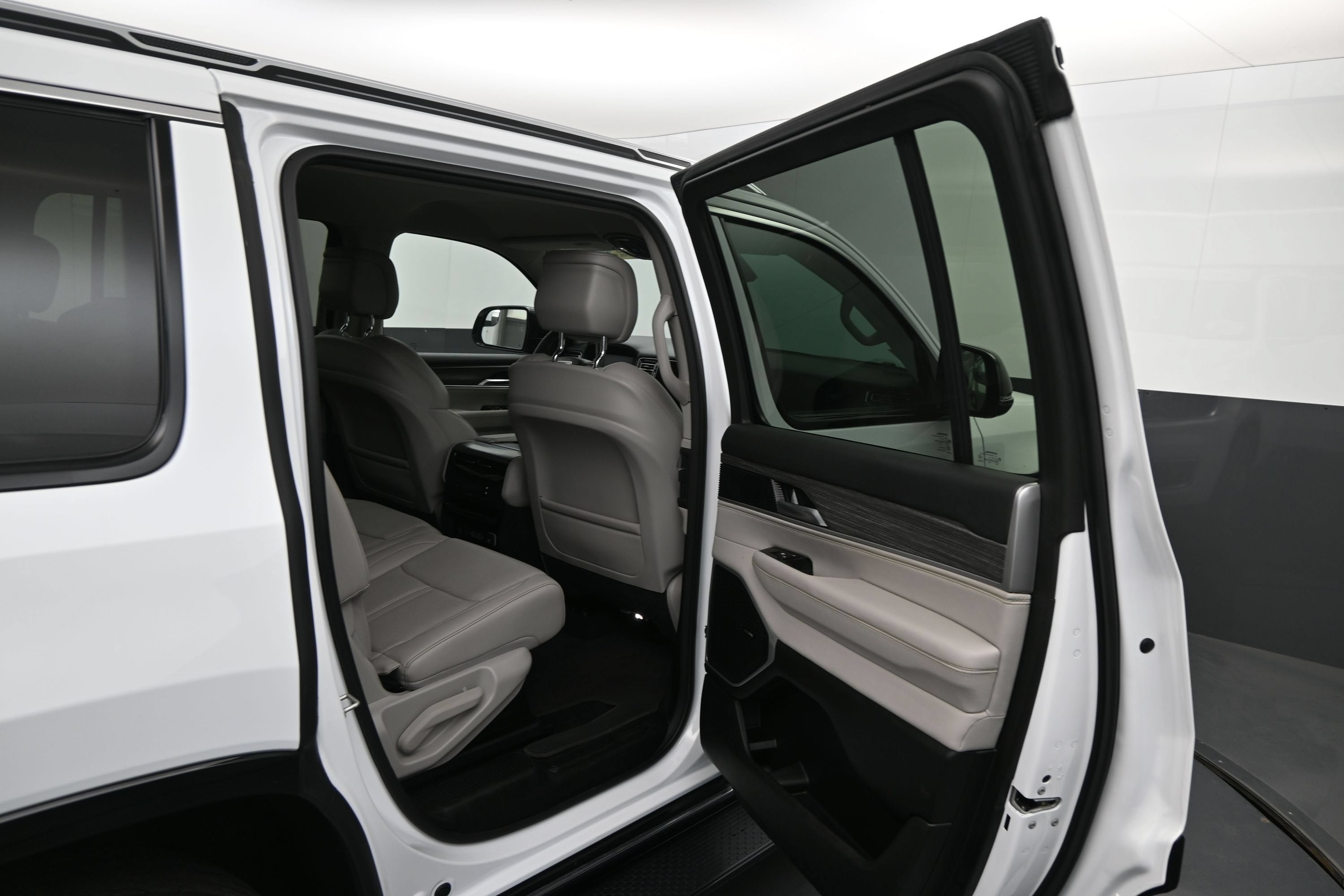 2024 Jeep Wagoneer Series II 4x2