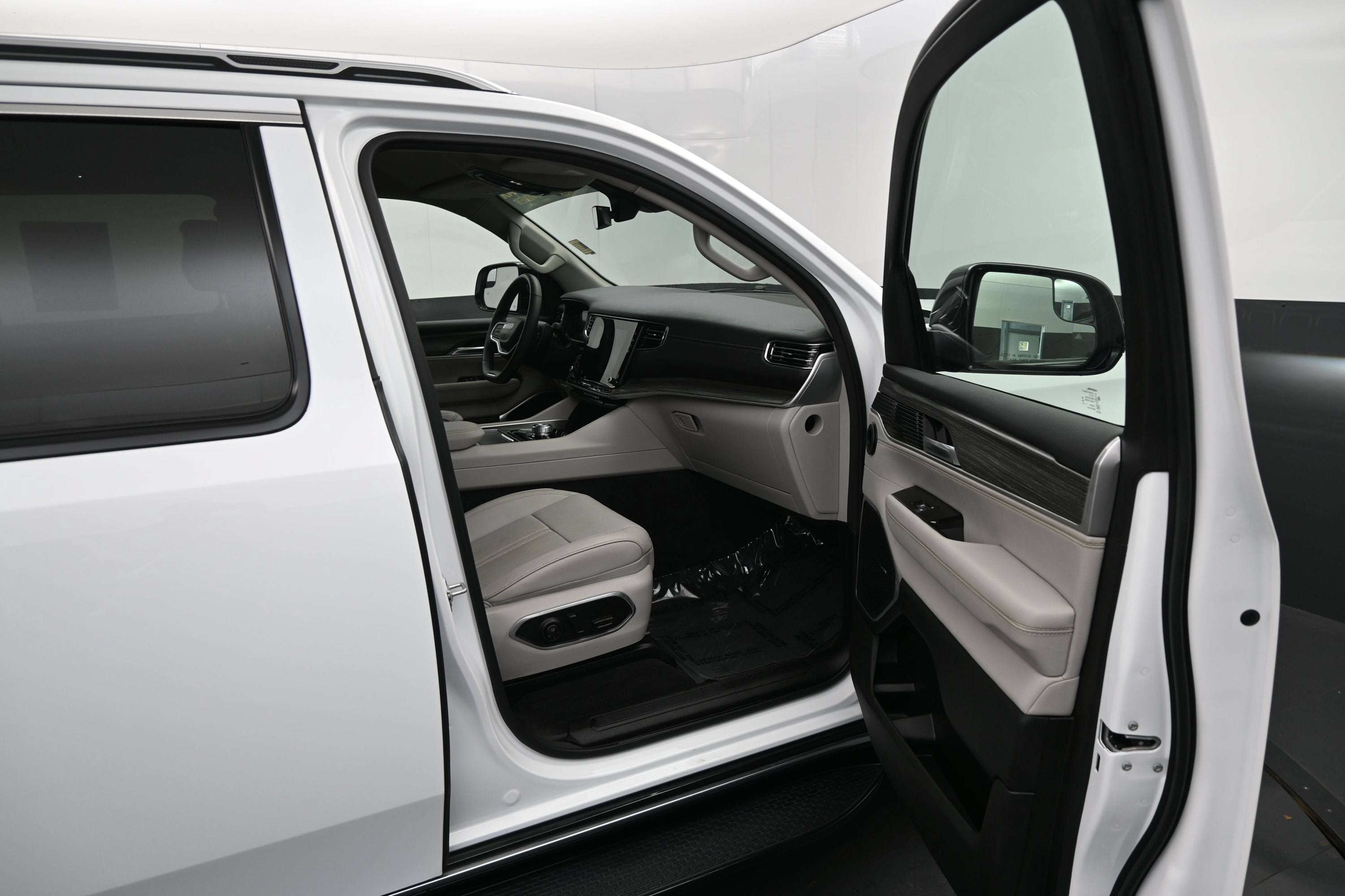 2024 Jeep Wagoneer Series II 4x2