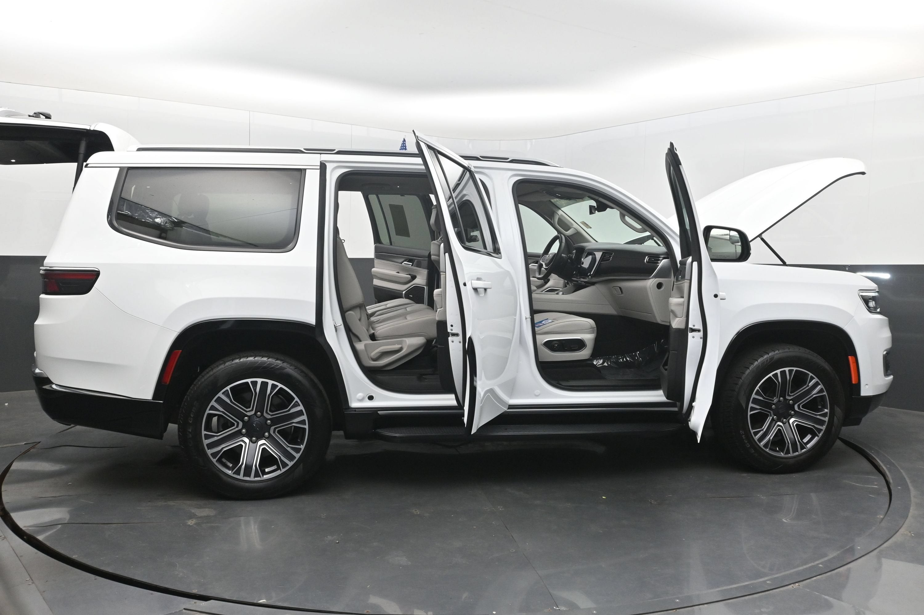 2024 Jeep Wagoneer Series II 4x2