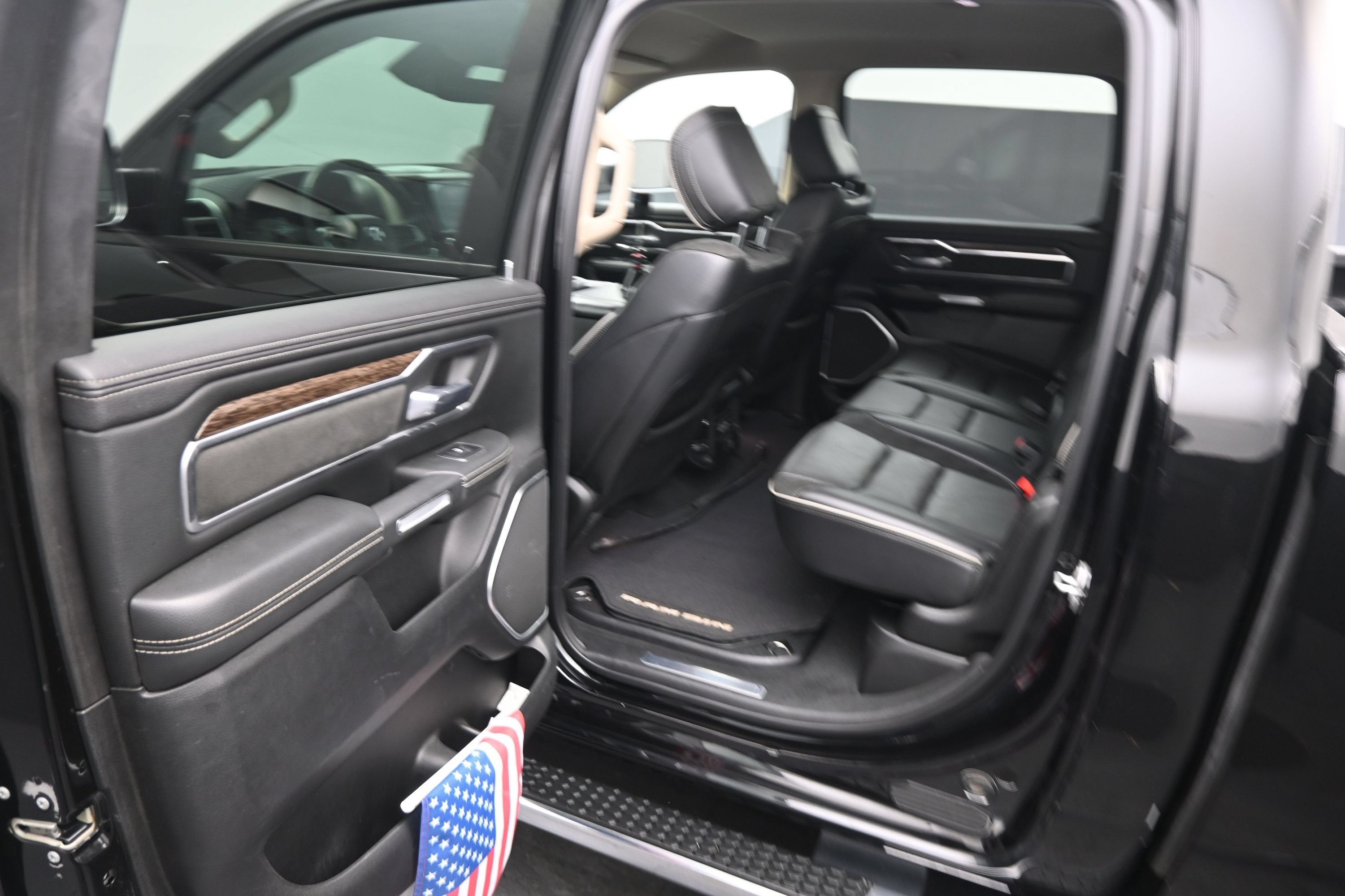 2019 RAM 1500 Laramie Crew Cab 4x2 5'7" Box