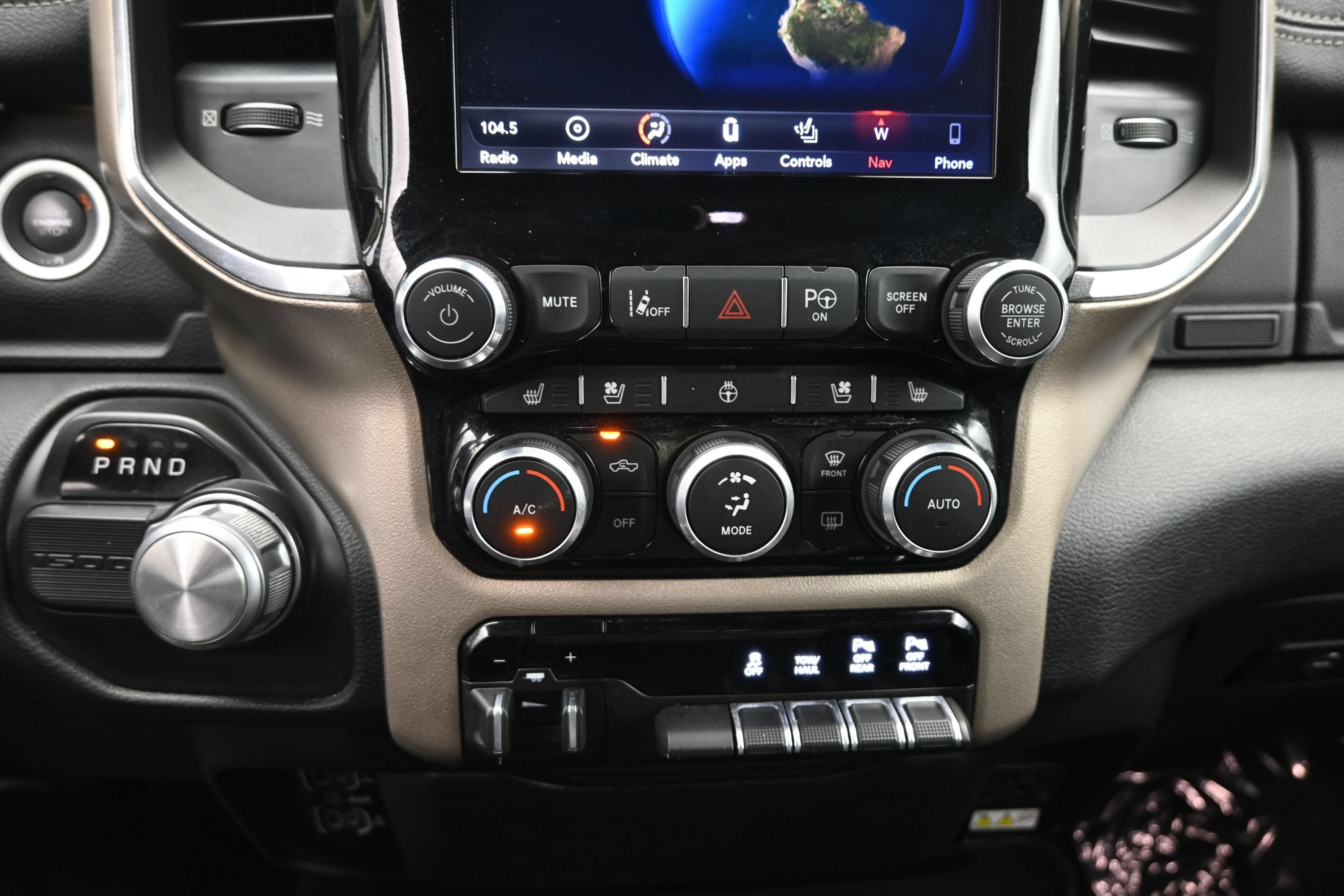 2019 RAM 1500 Laramie Crew Cab 4x2 5'7" Box
