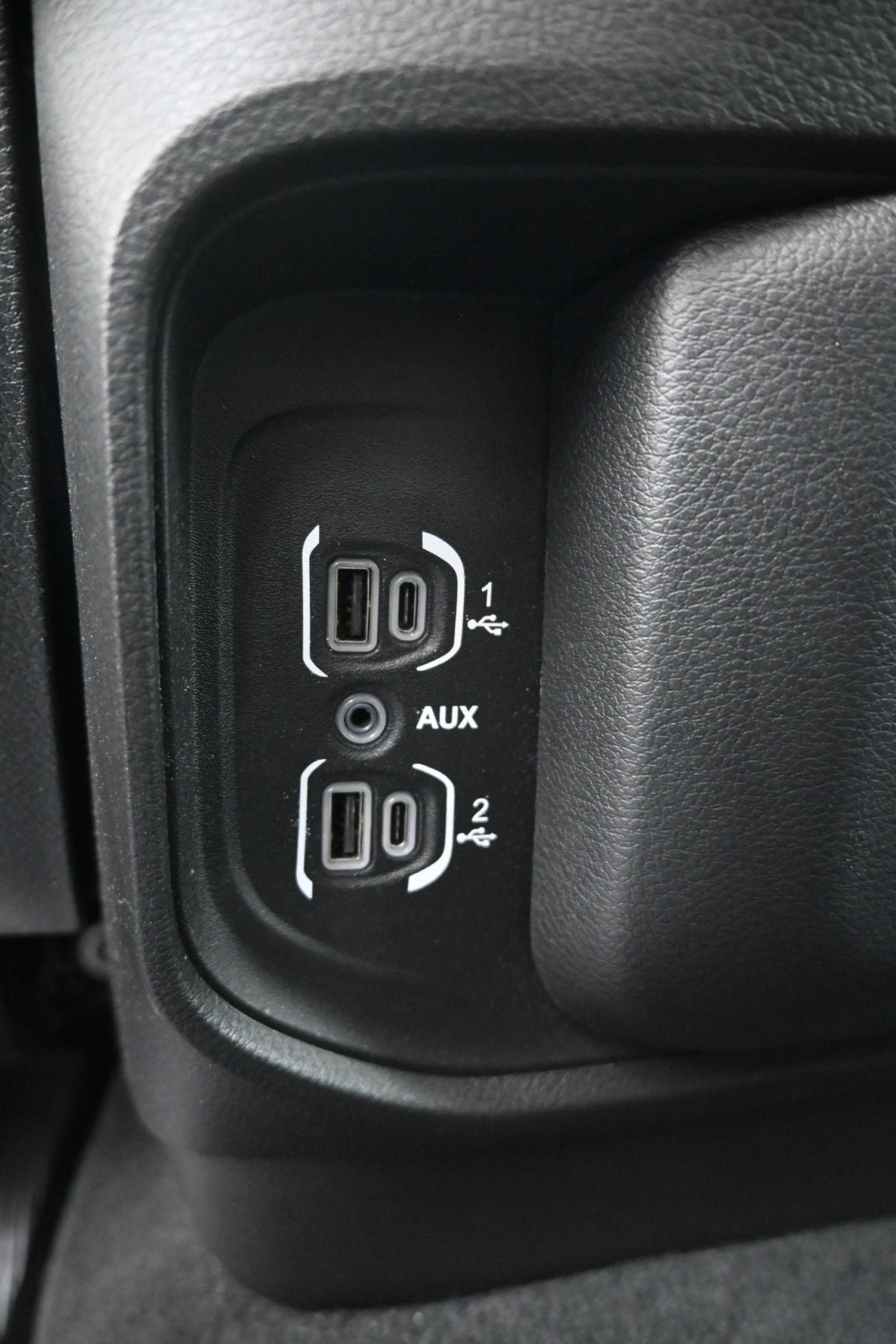 2019 RAM 1500 Laramie Crew Cab 4x2 5'7" Box