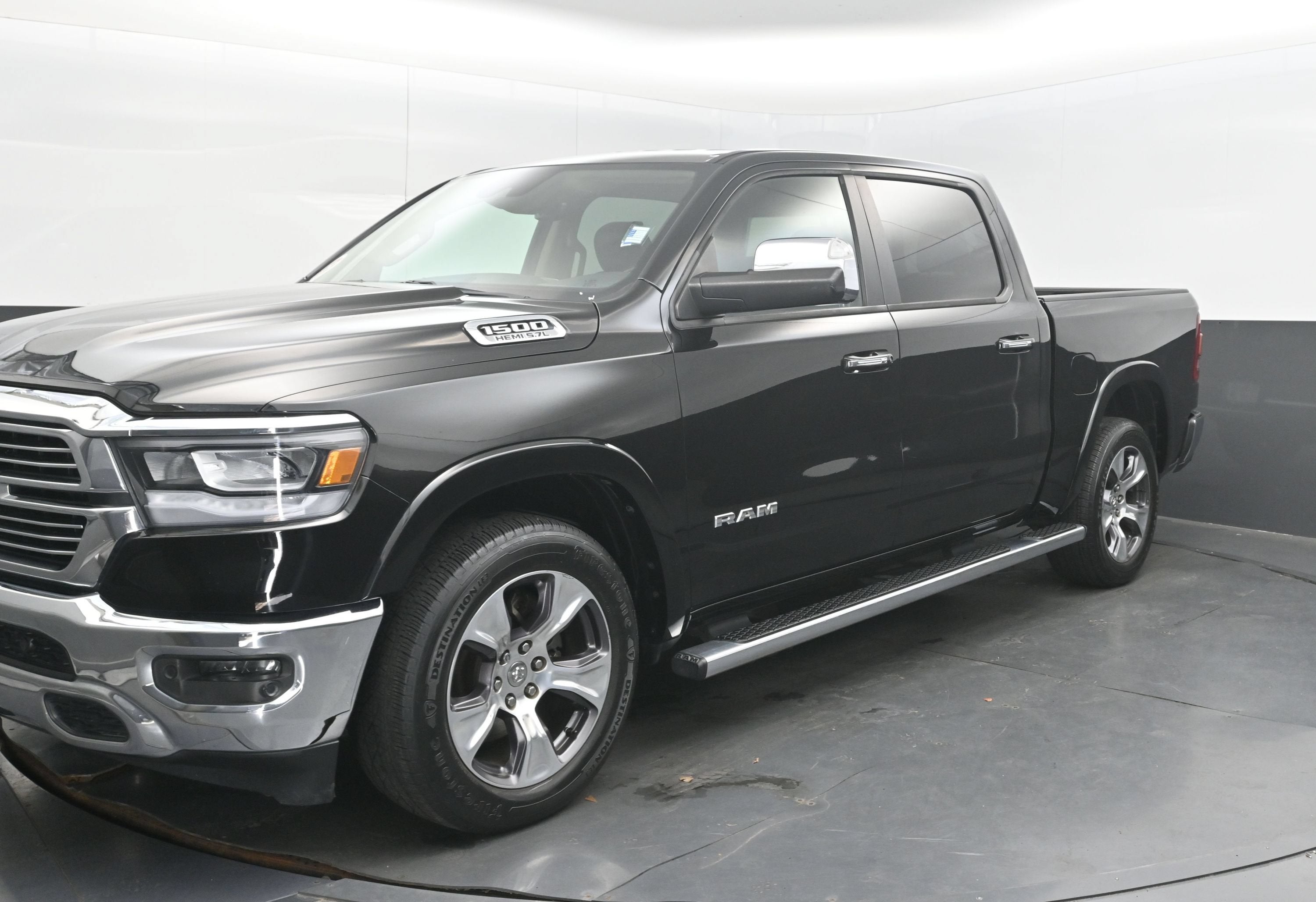 2019 RAM 1500 Laramie Crew Cab 4x2 5'7" Box