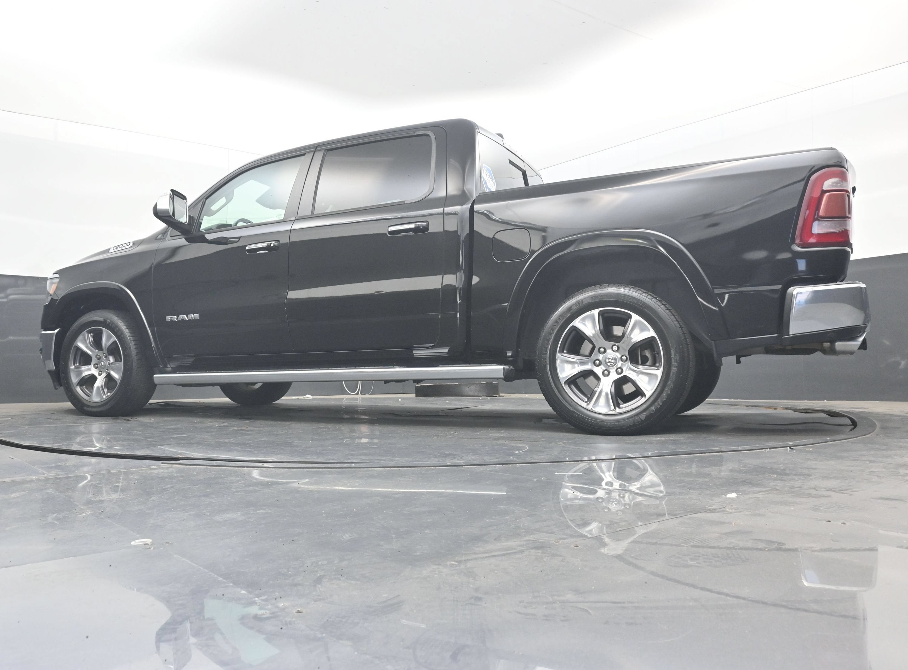 2019 RAM 1500 Laramie Crew Cab 4x2 5'7" Box