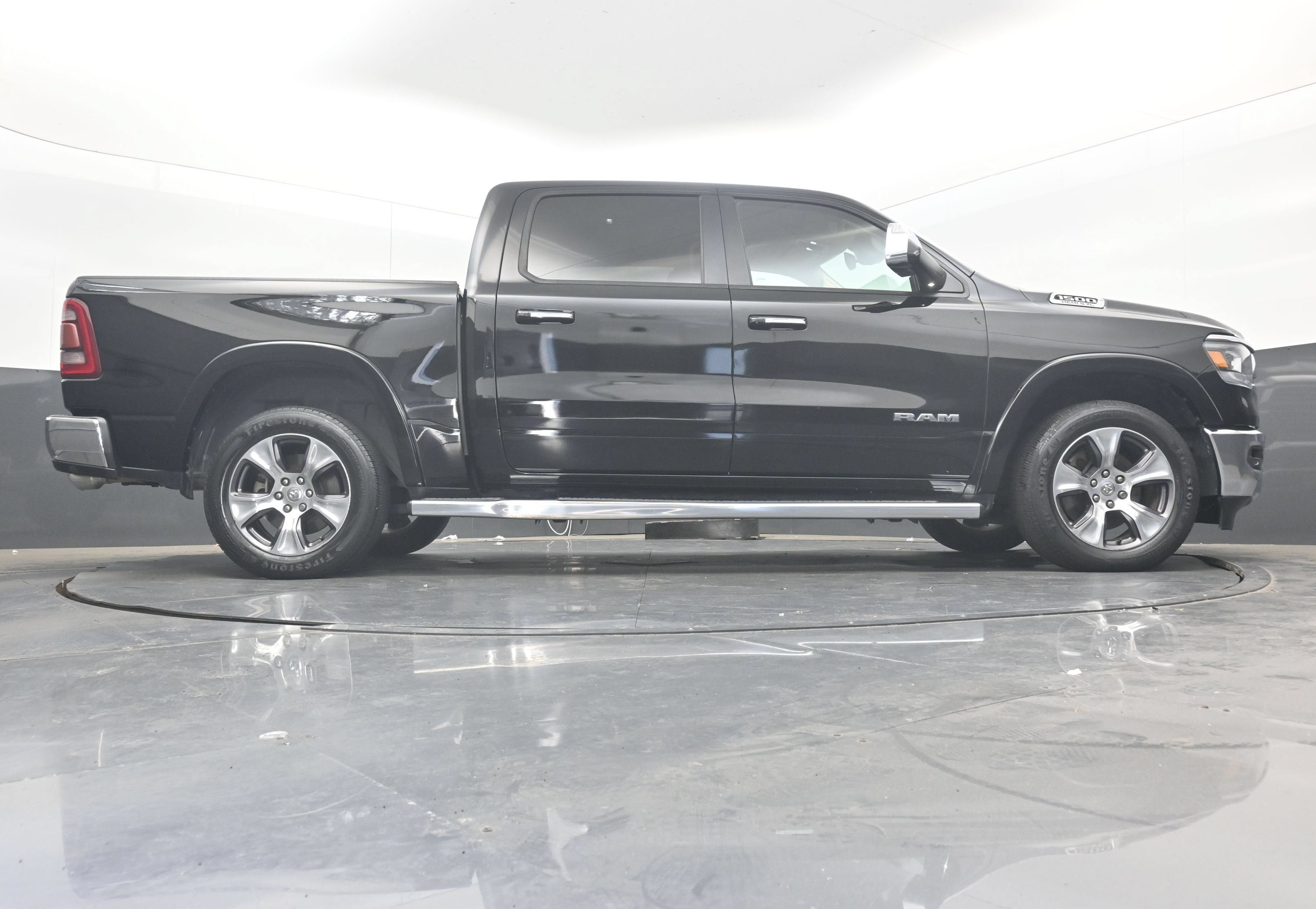 2019 RAM 1500 Laramie Crew Cab 4x2 5'7" Box