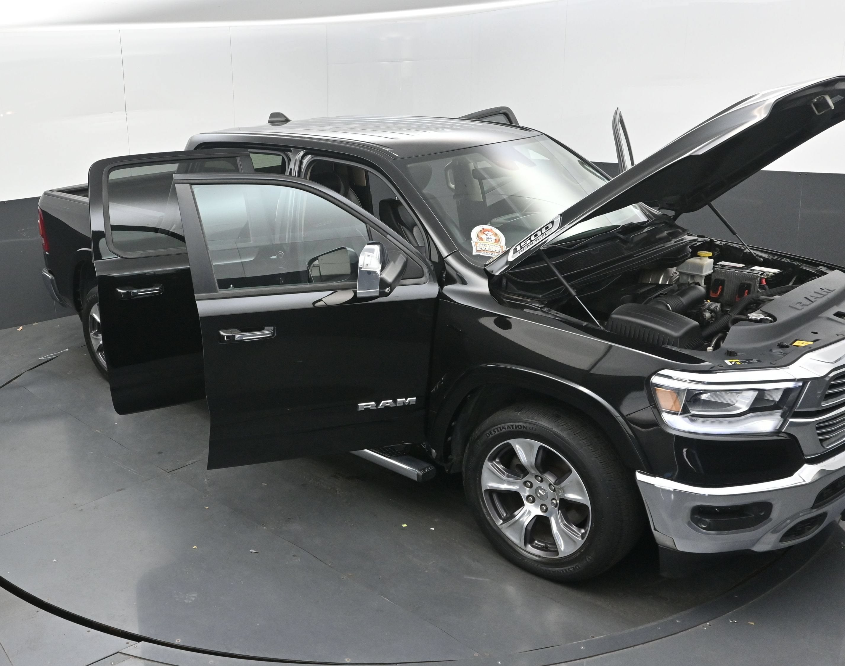 2019 RAM 1500 Laramie Crew Cab 4x2 5'7" Box
