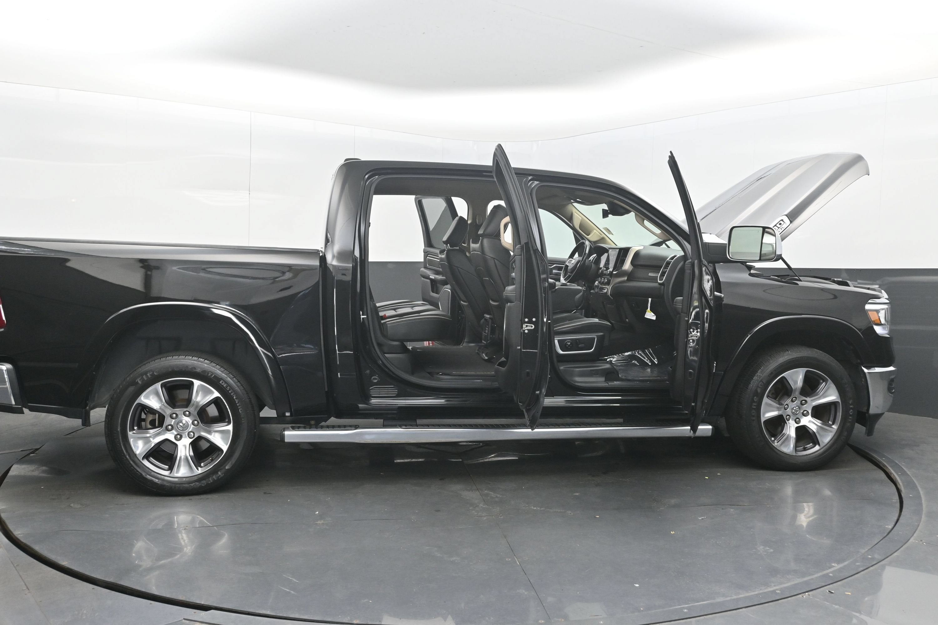 2019 RAM 1500 Laramie Crew Cab 4x2 5'7" Box