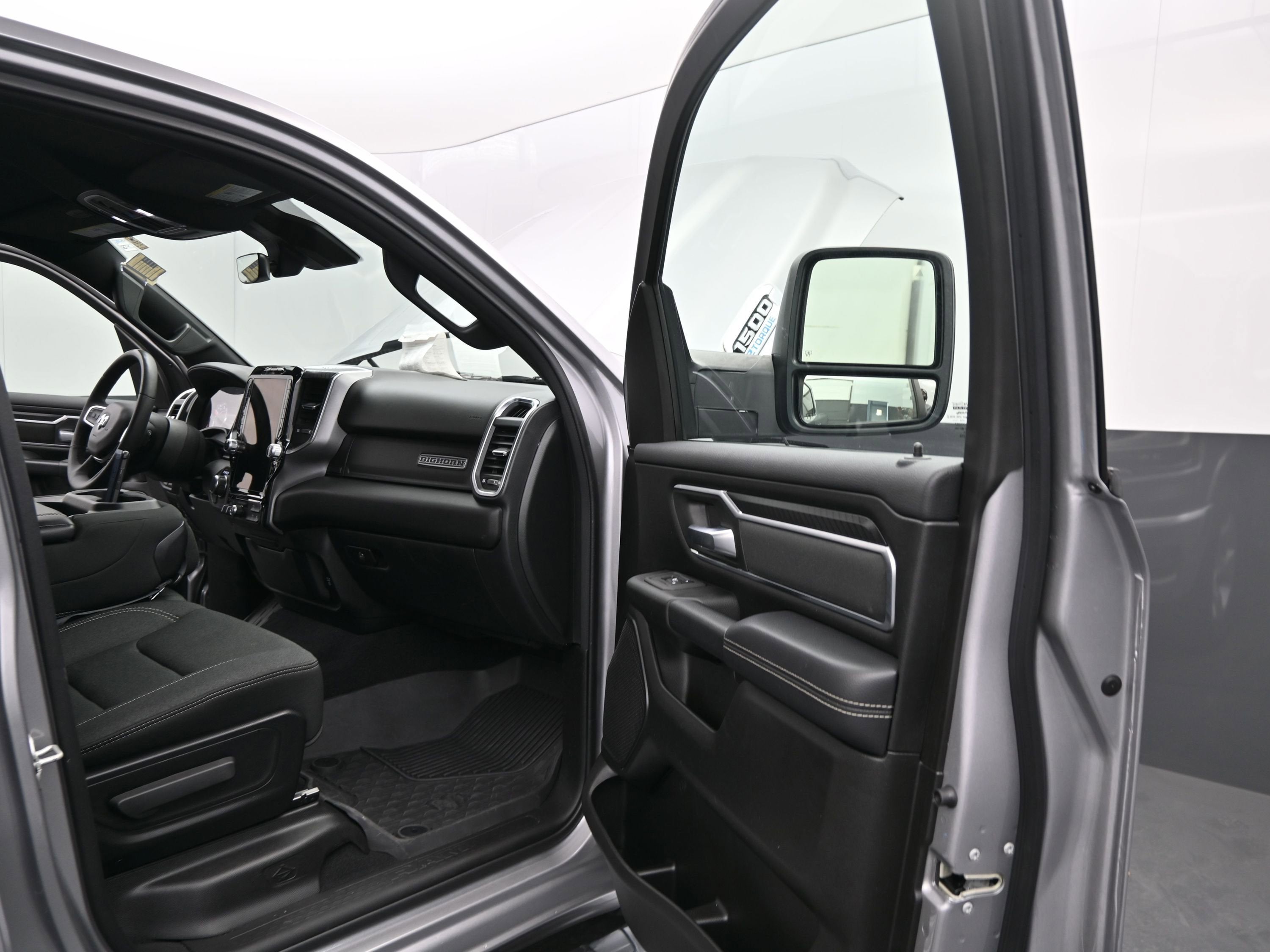 2025 RAM 1500 Big Horn Crew Cab 4x4 5'7" Box