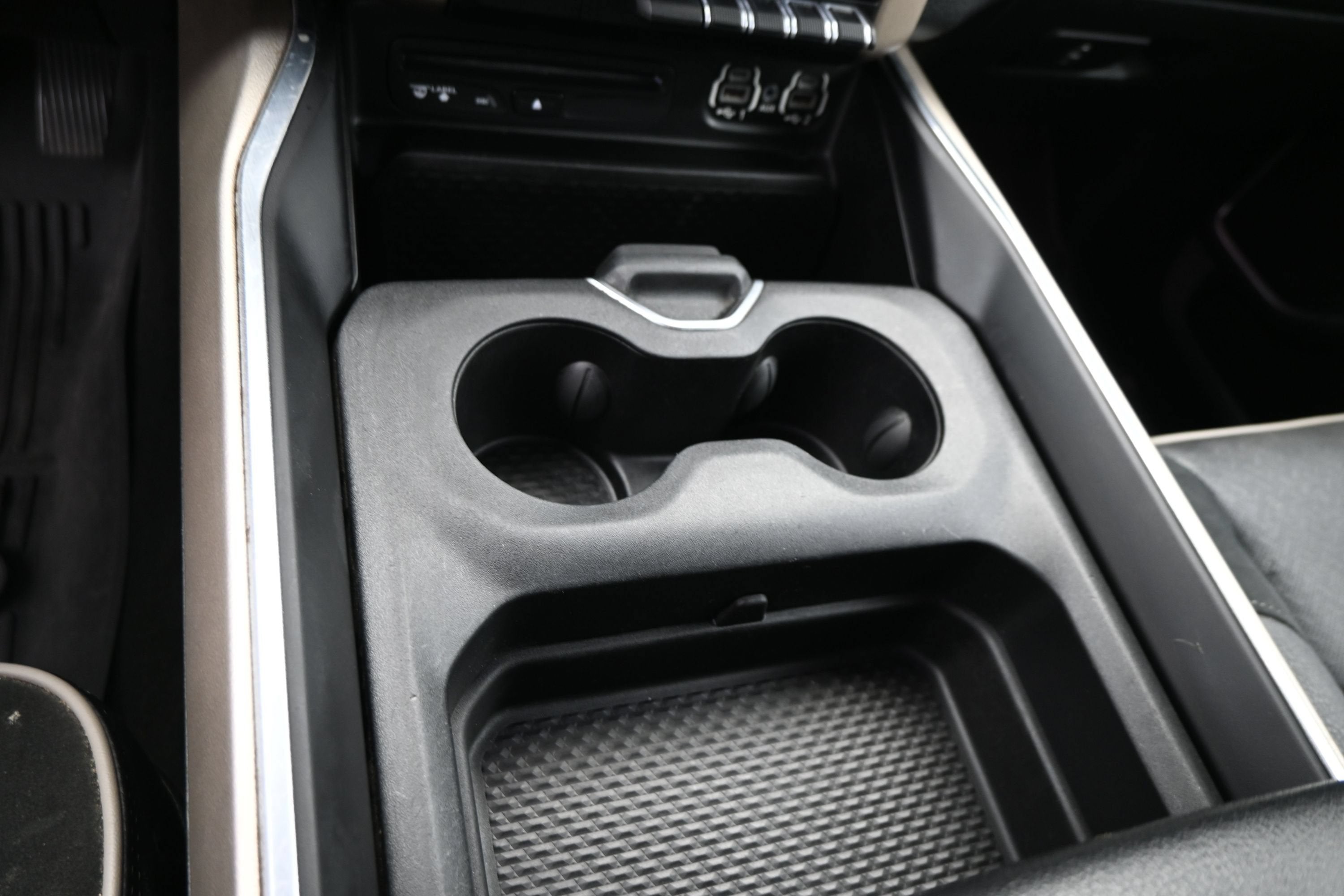 2019 RAM 1500 Laramie Crew Cab 4x4 6'4" Box