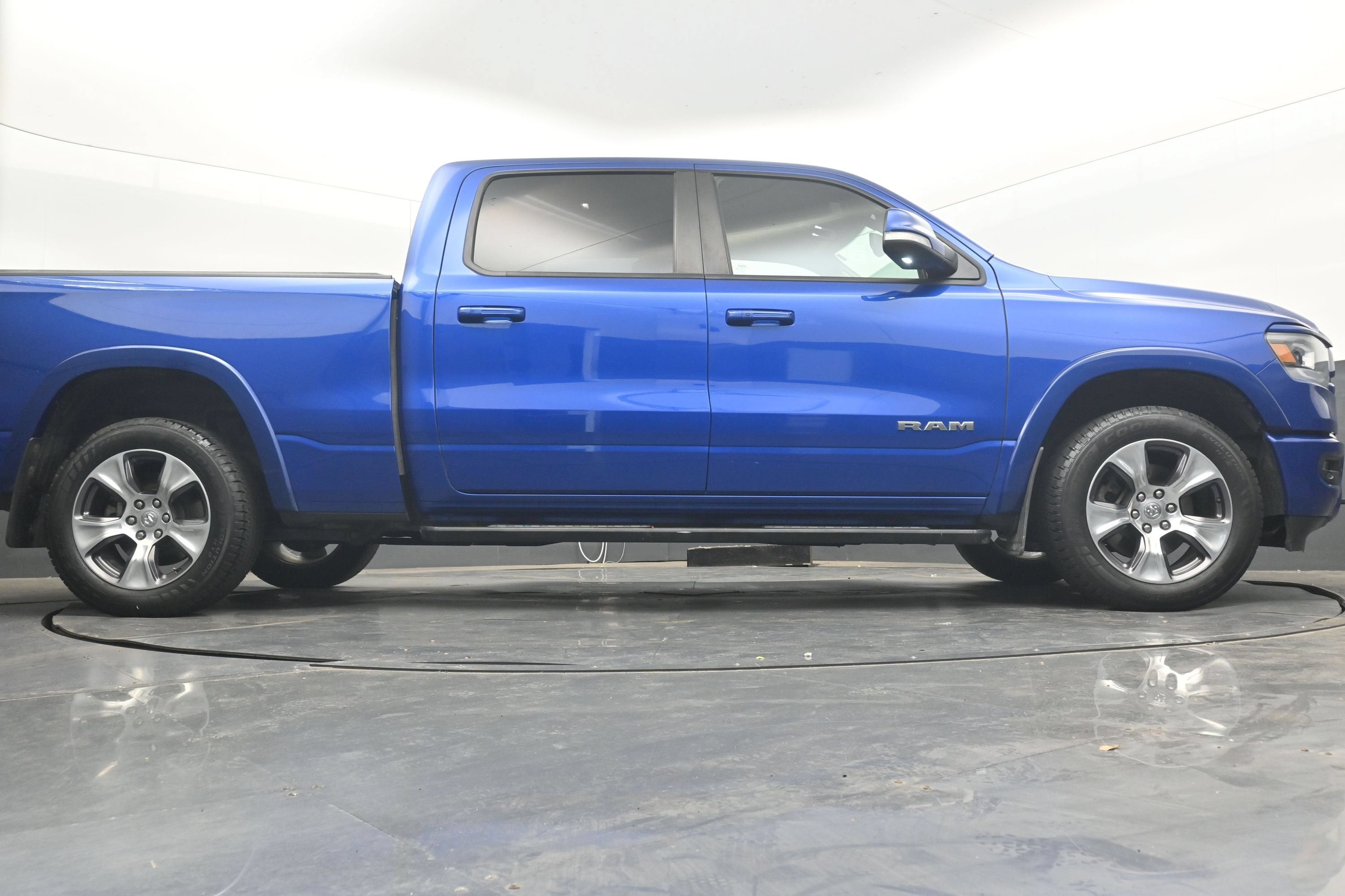 2019 RAM 1500 Laramie Crew Cab 4x4 6'4" Box