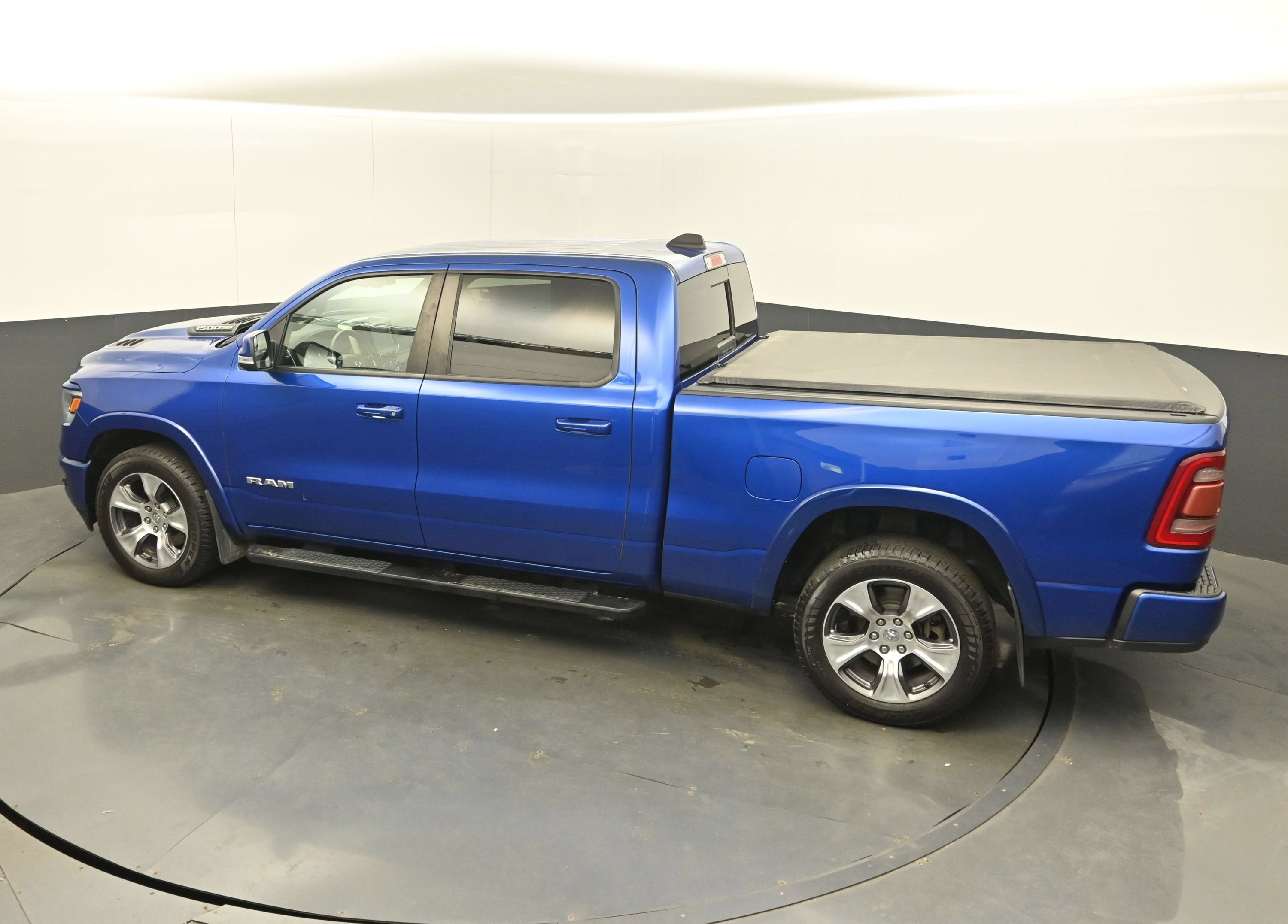 2019 RAM 1500 Laramie Crew Cab 4x4 6'4" Box