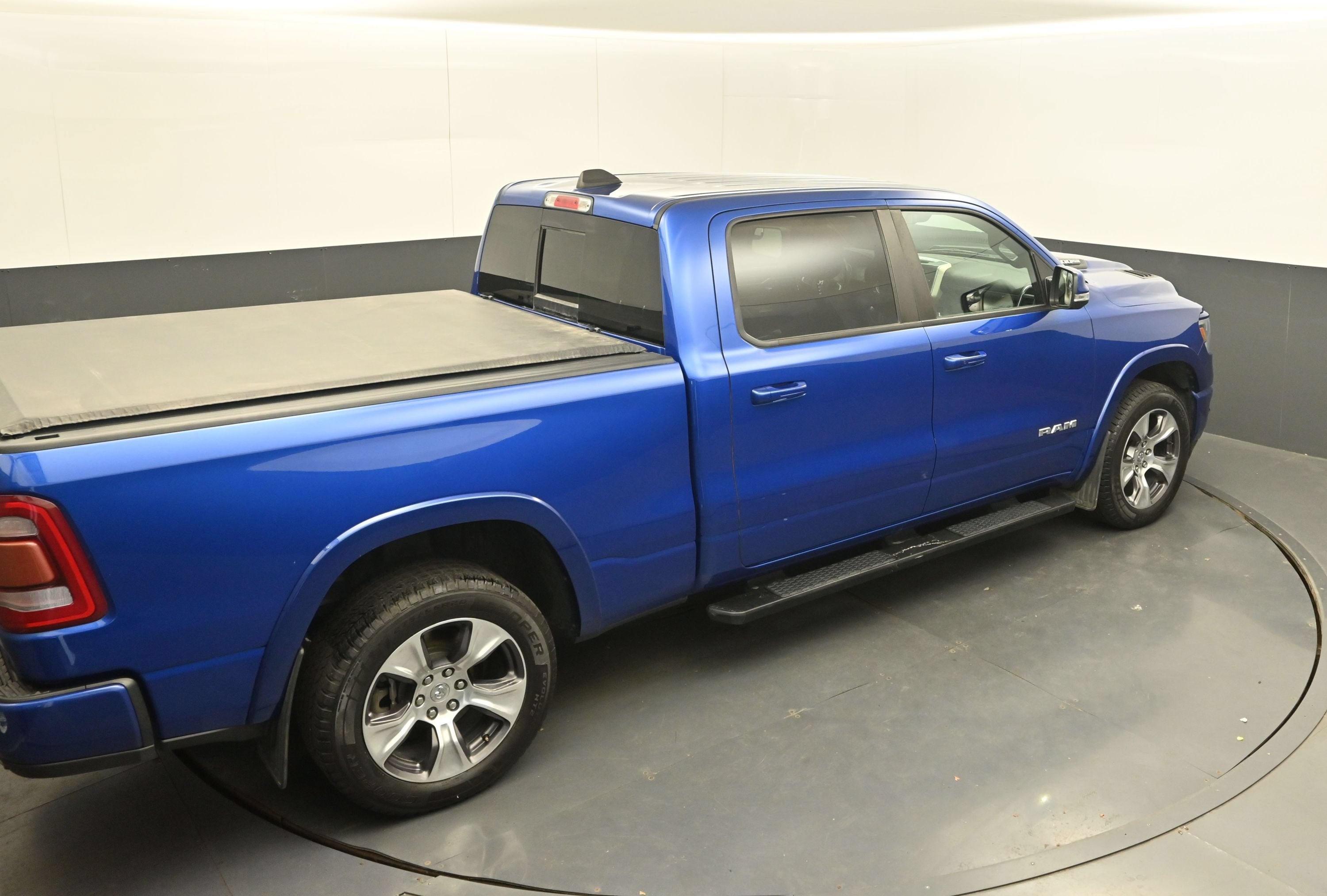 2019 RAM 1500 Laramie Crew Cab 4x4 6'4" Box