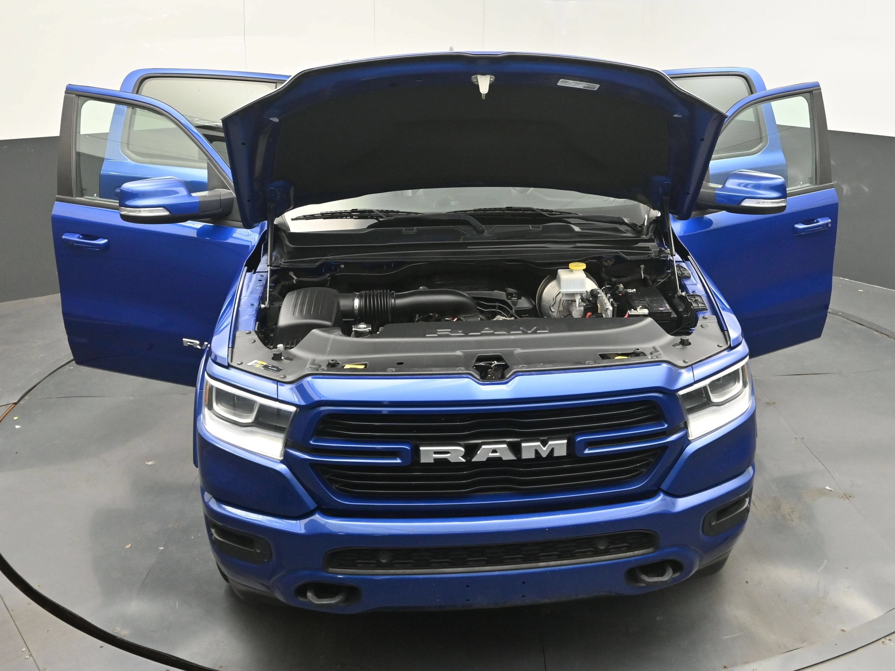 2019 RAM 1500 Laramie Crew Cab 4x4 6'4" Box